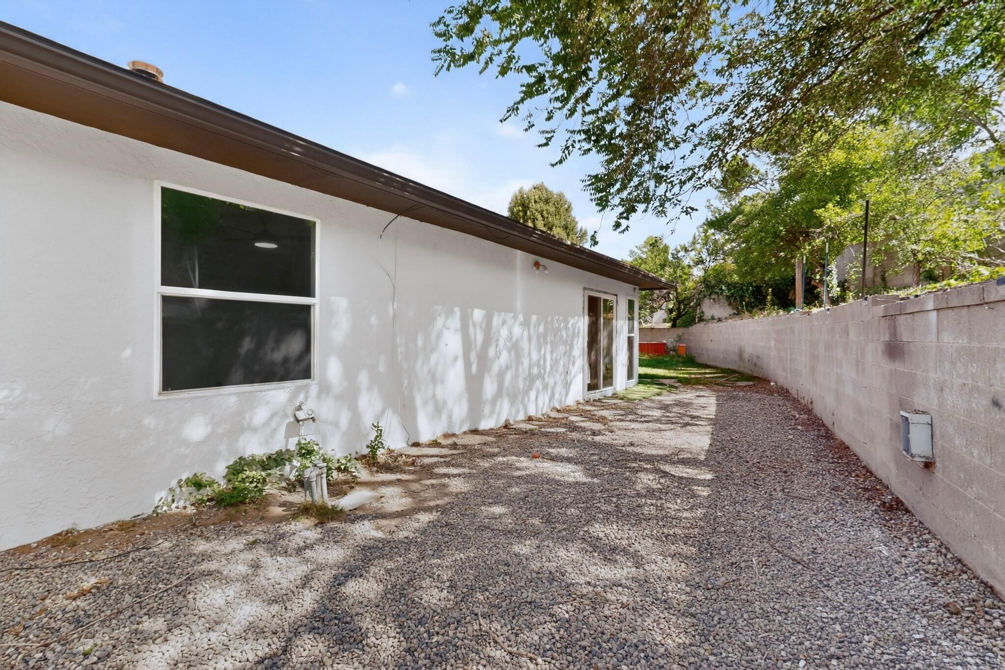 Photo 11 — 2704 Palo Alto Drive NE