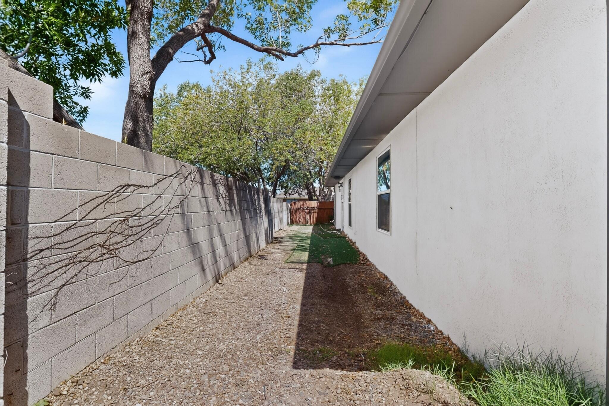 Photo 12 — 2704 Palo Alto Drive NE