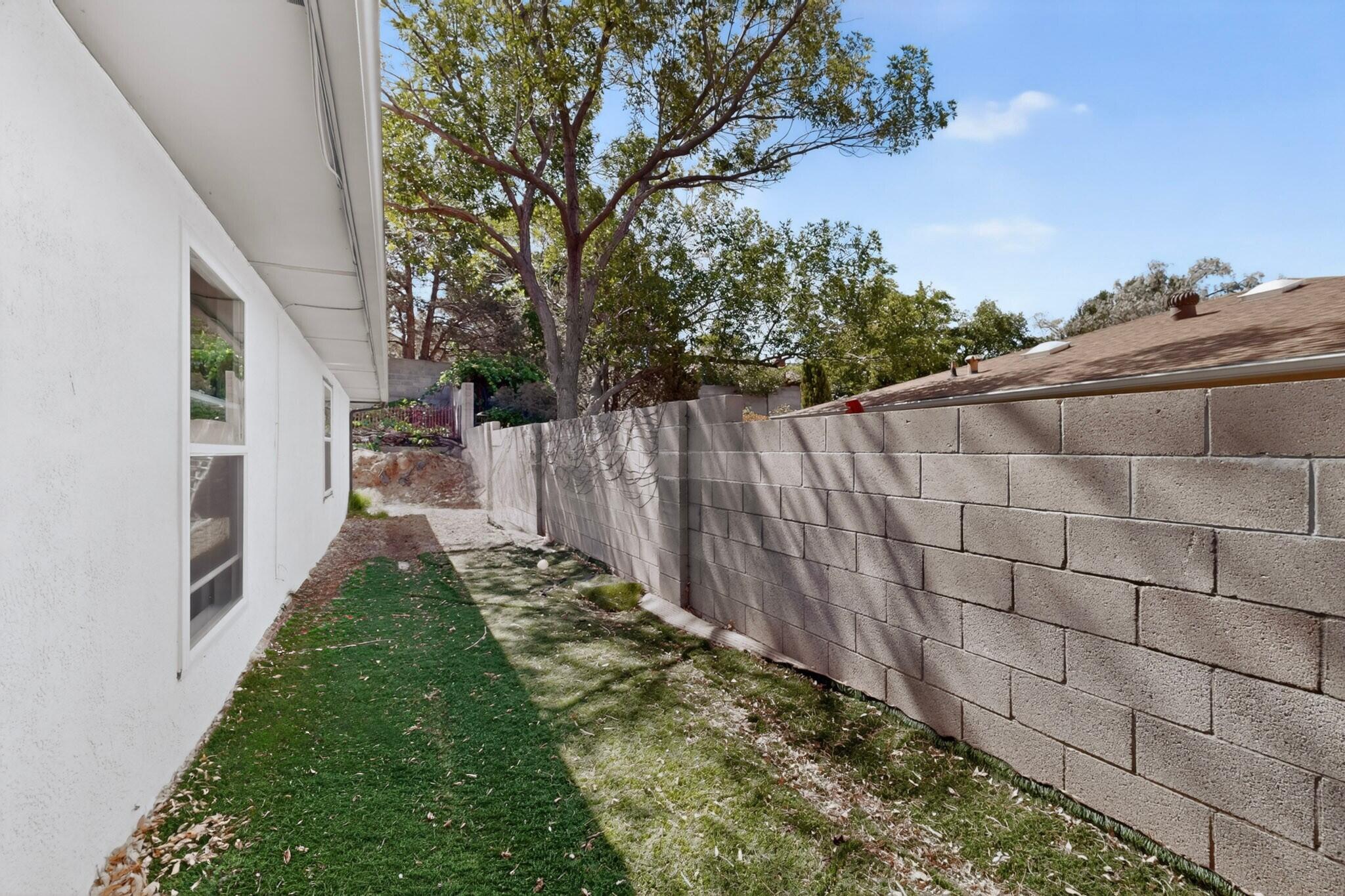Photo 13 — 2704 Palo Alto Drive NE