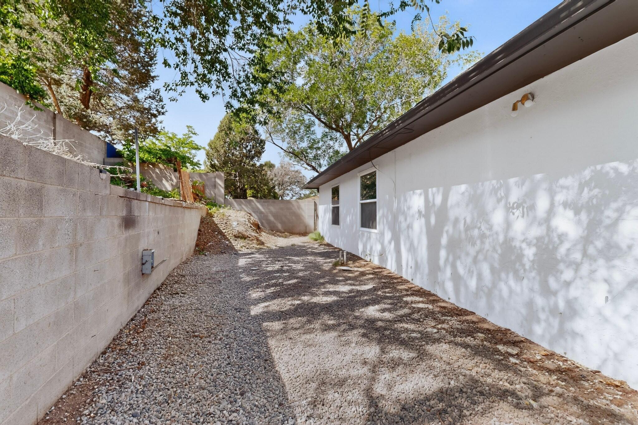 Photo 14 — 2704 Palo Alto Drive NE