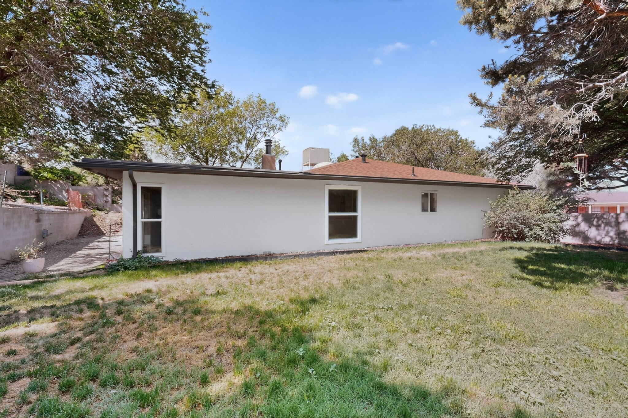 Photo 15 — 2704 Palo Alto Drive NE