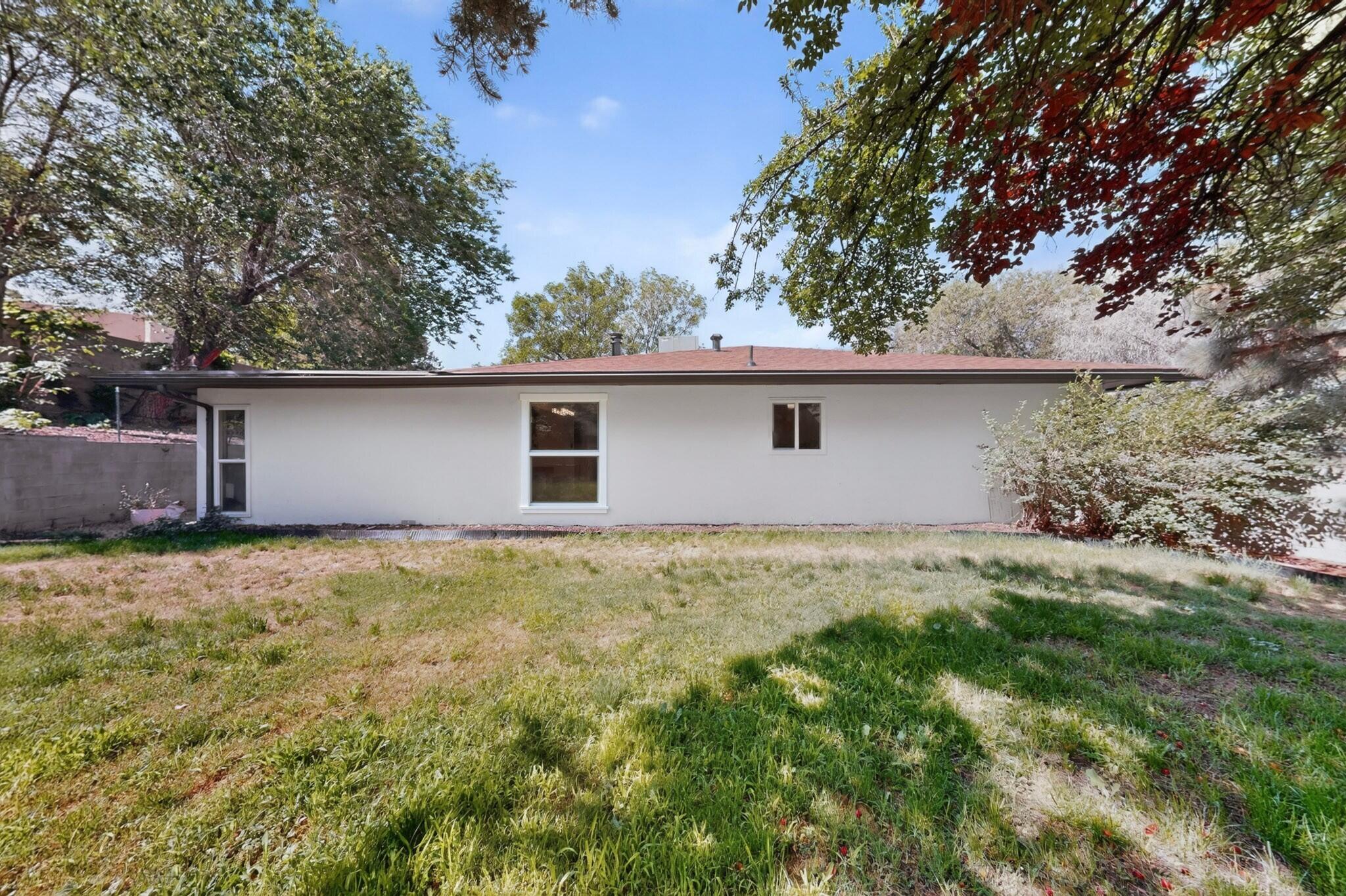 Photo 16 — 2704 Palo Alto Drive NE