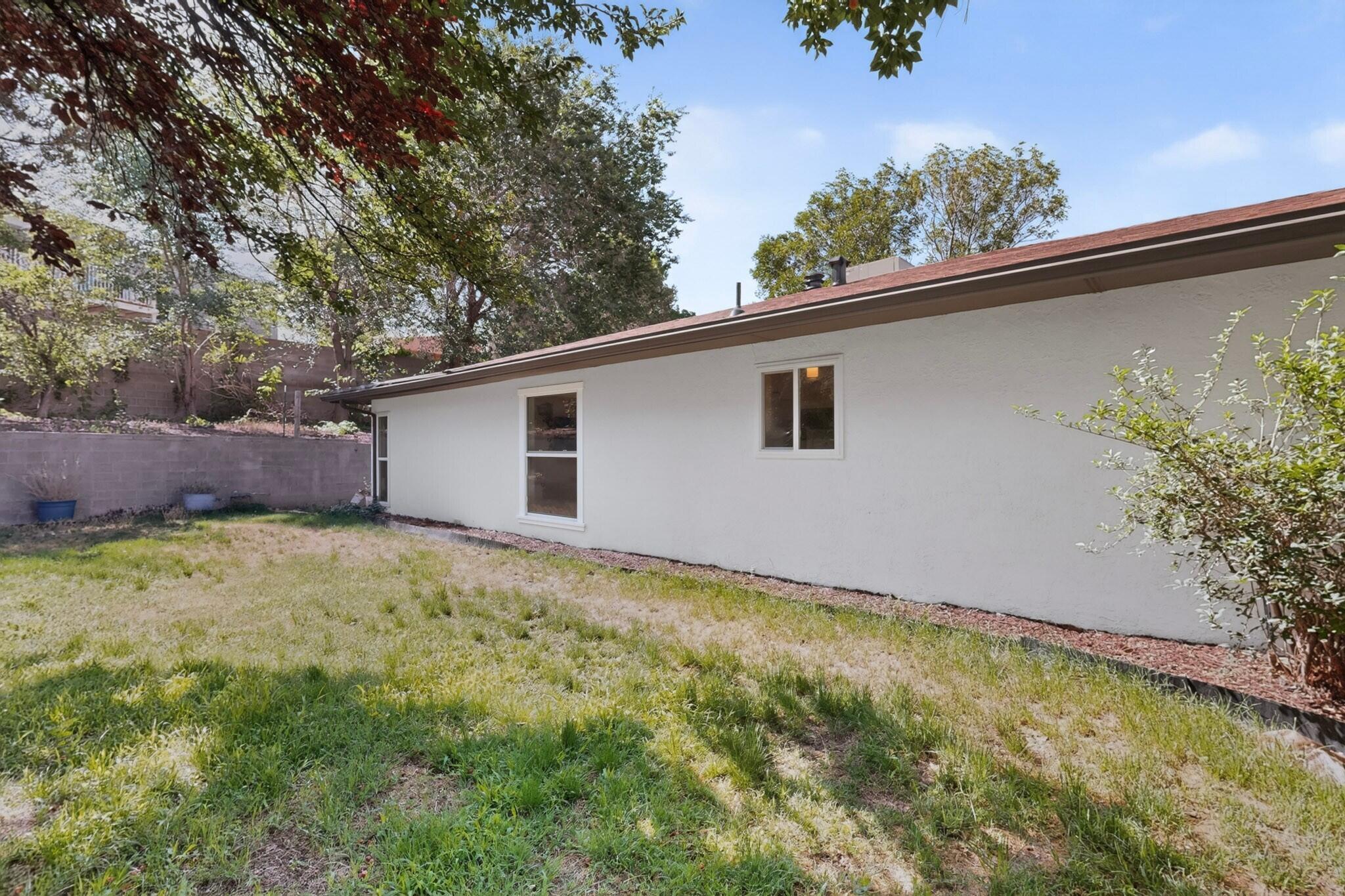 Photo 17 — 2704 Palo Alto Drive NE