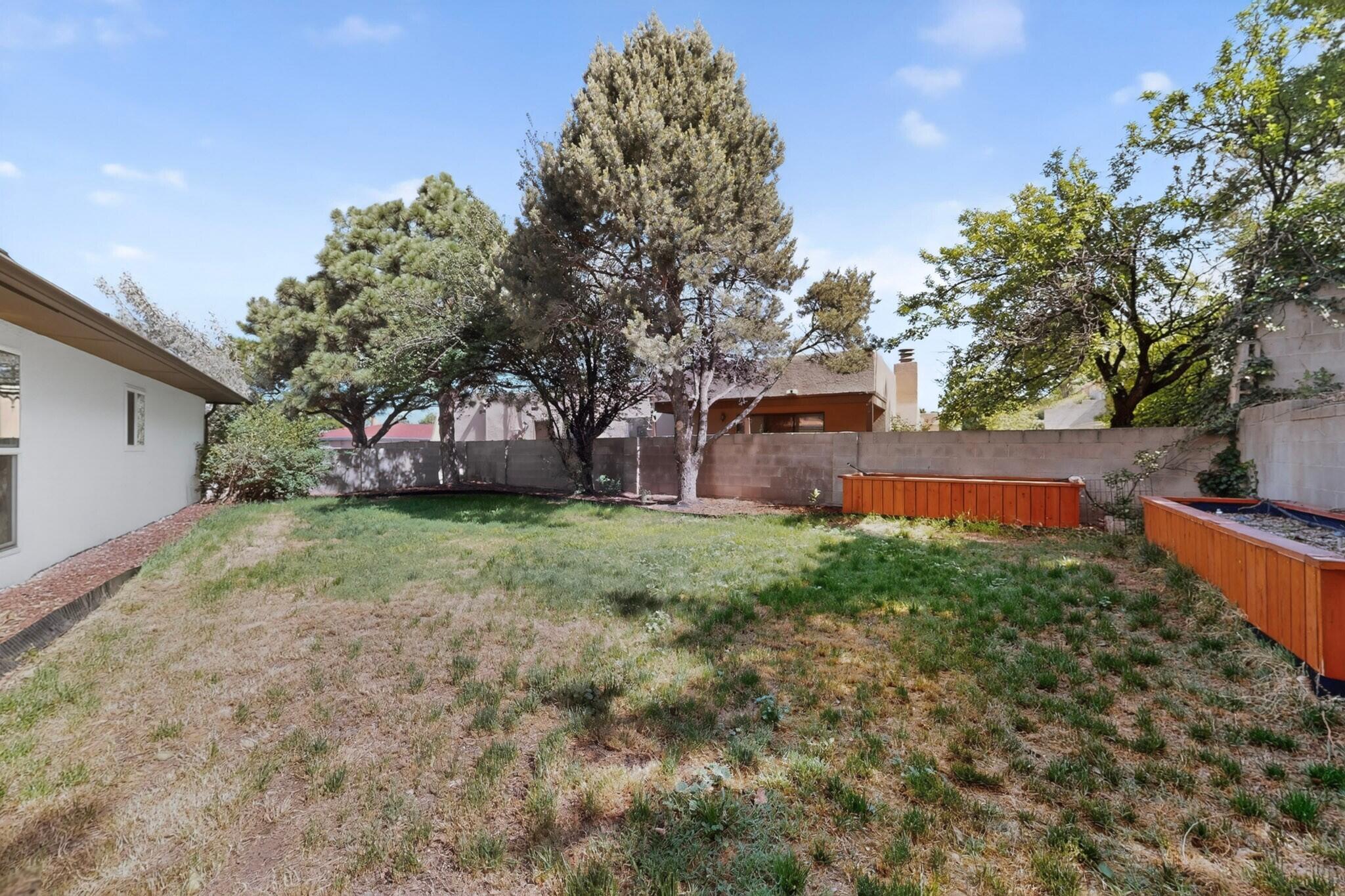 Photo 18 — 2704 Palo Alto Drive NE