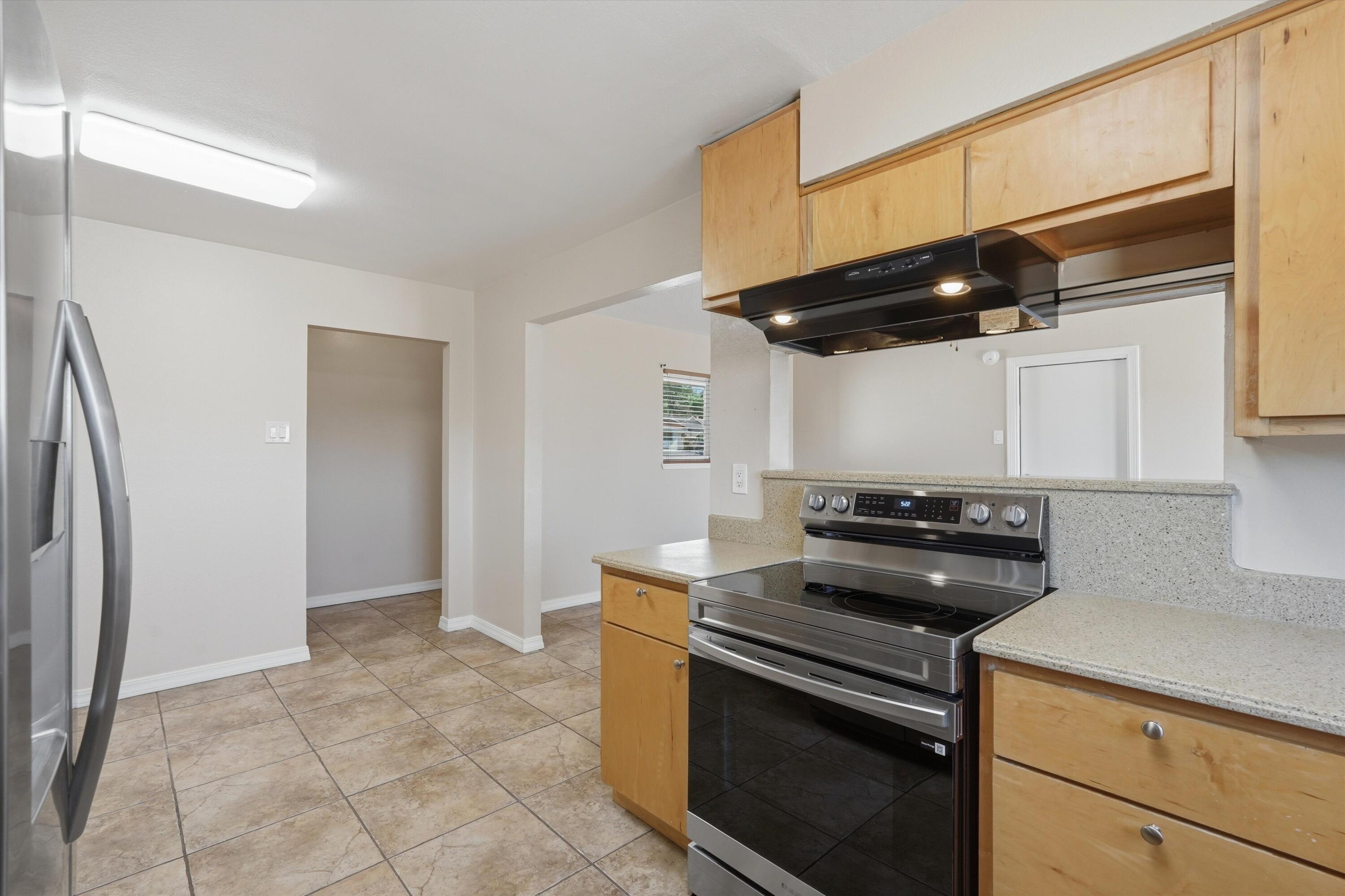 Photo 5 — 10220 San Gabriel Road NE