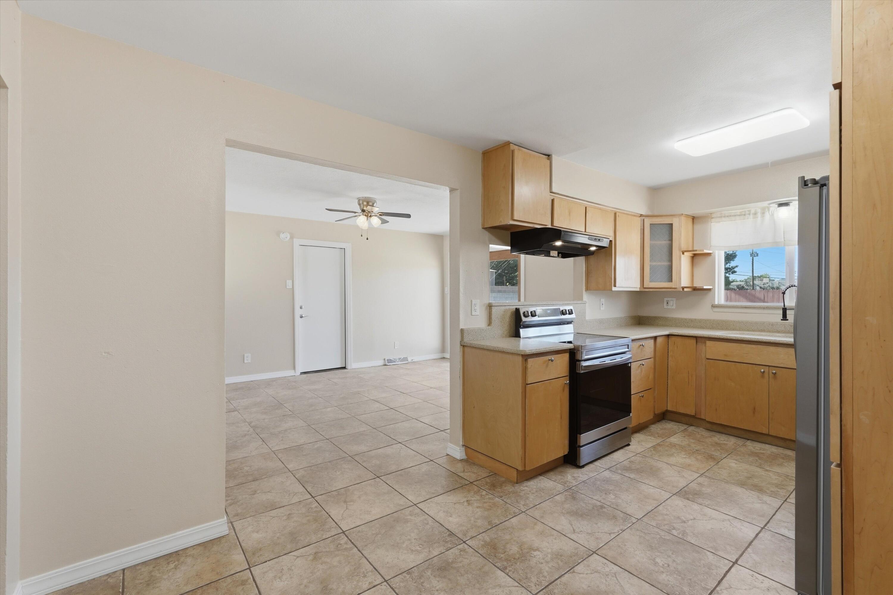Photo 7 — 10220 San Gabriel Road NE
