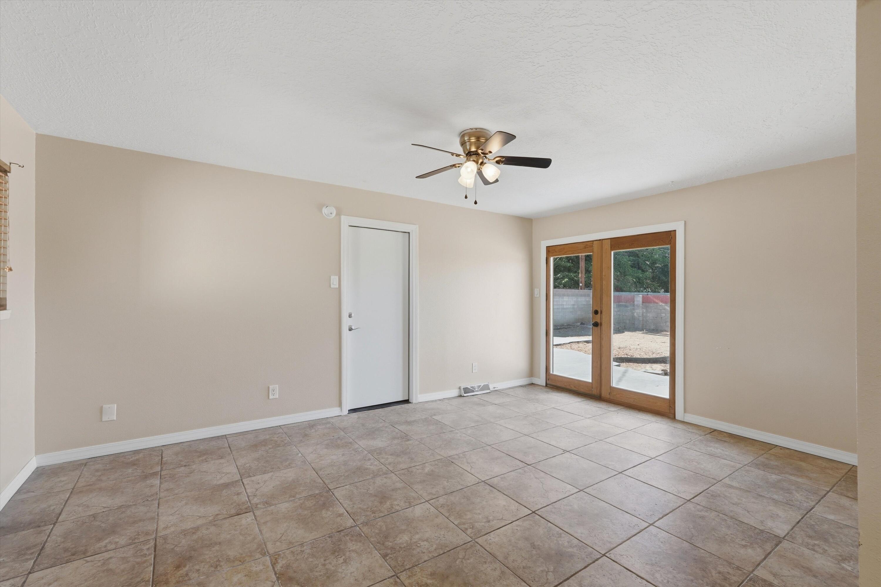 Photo 8 — 10220 San Gabriel Road NE