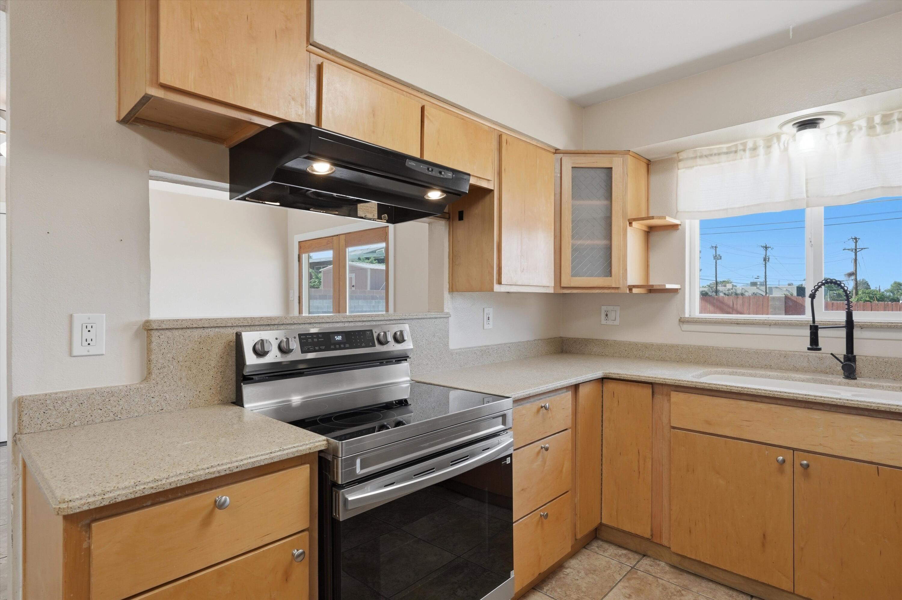 Photo 4 — 10220 San Gabriel Road NE