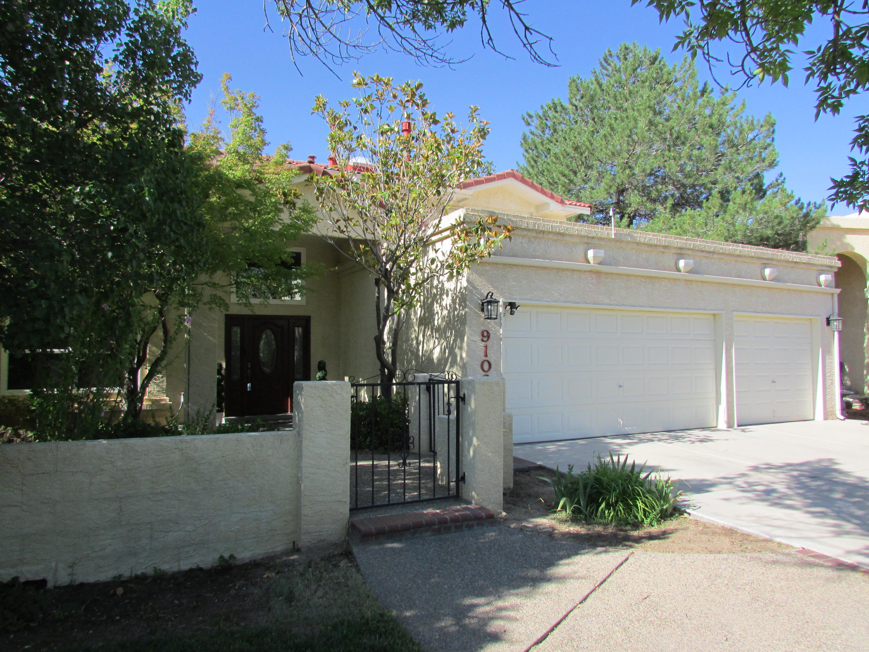 9108 Surrey Road NE, Albuquerque, NM 87109
