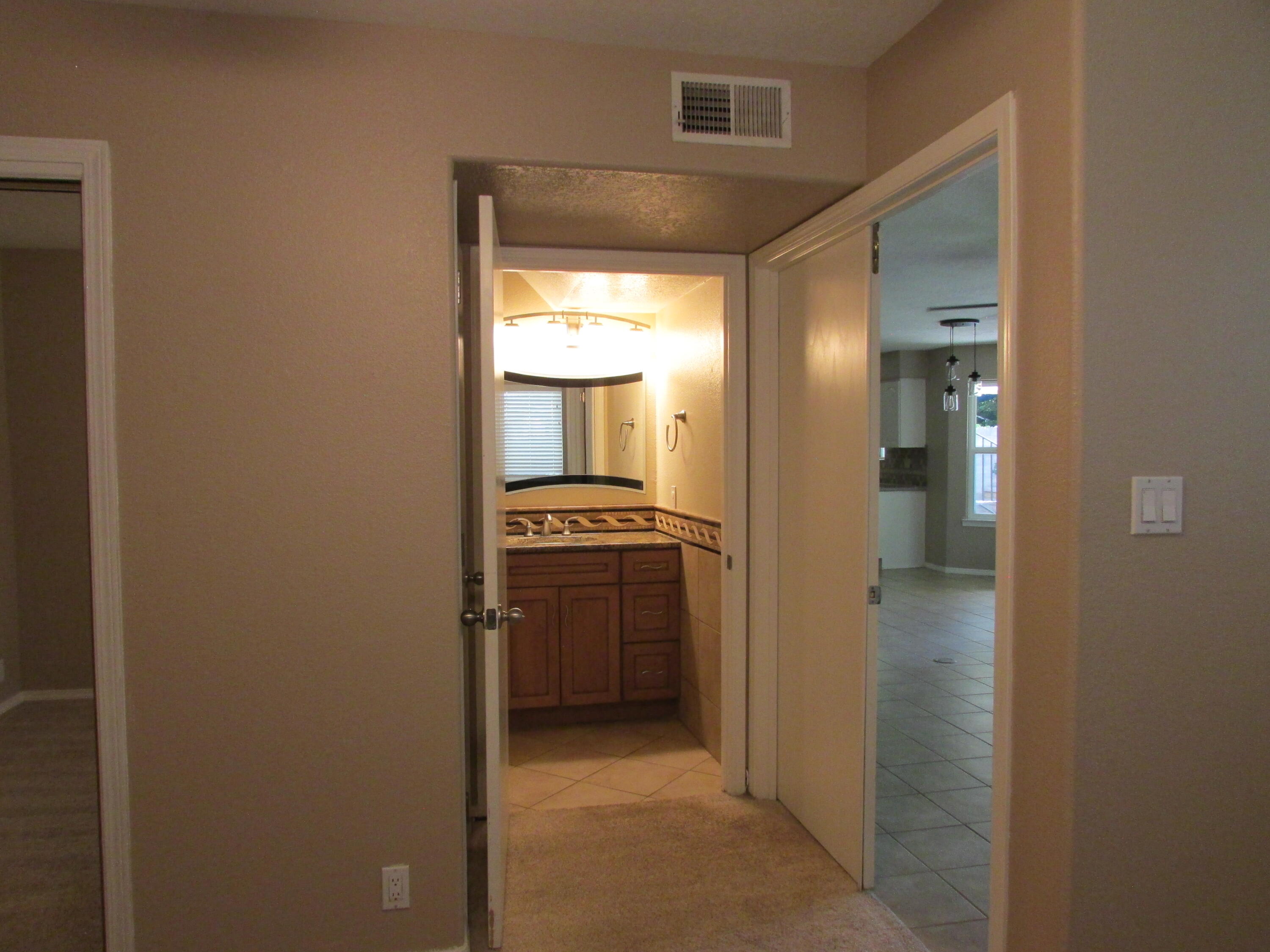 Photo 18 — 9108 Surrey Road NE