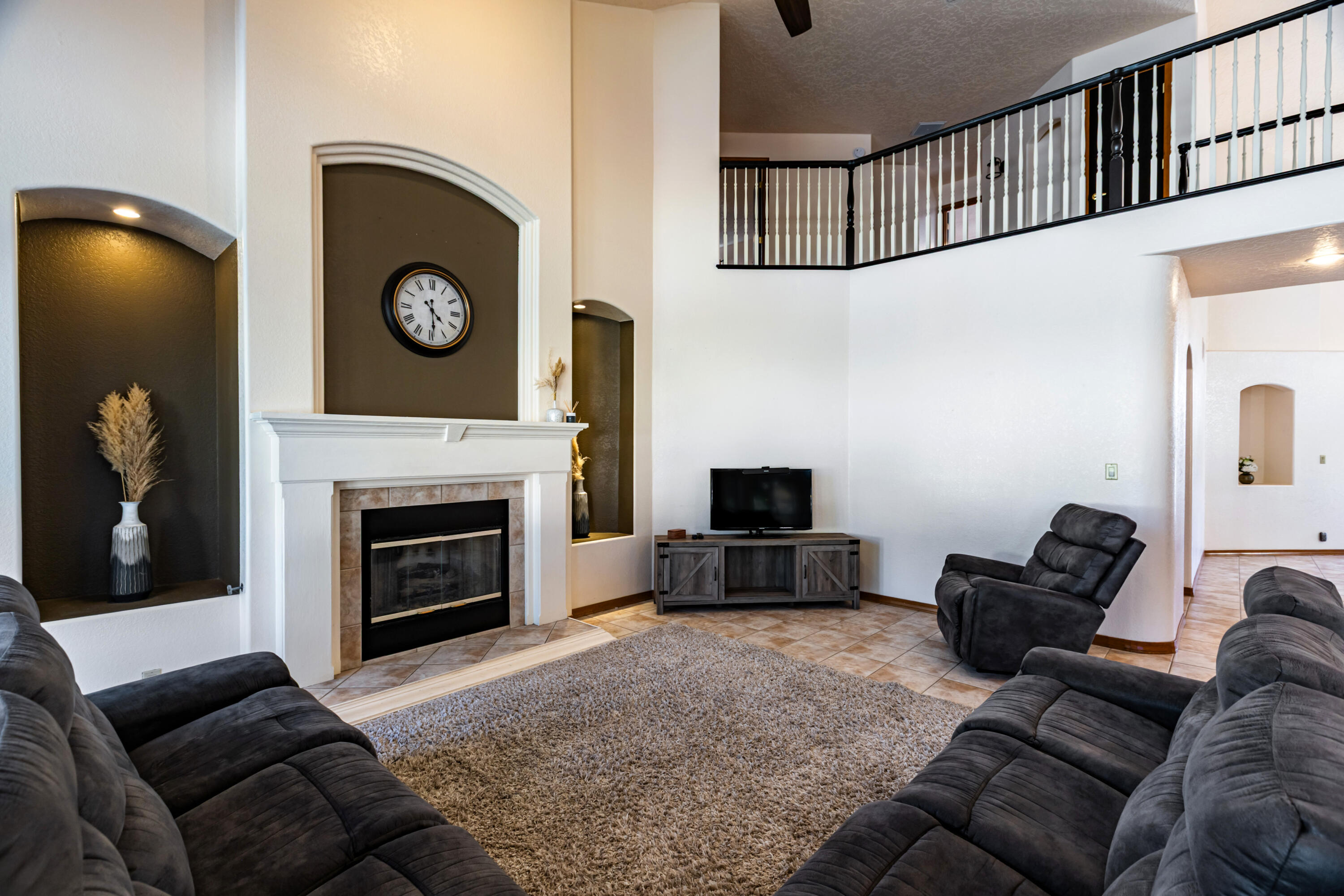 Photo 18 — 8920 Vallejo Place NE