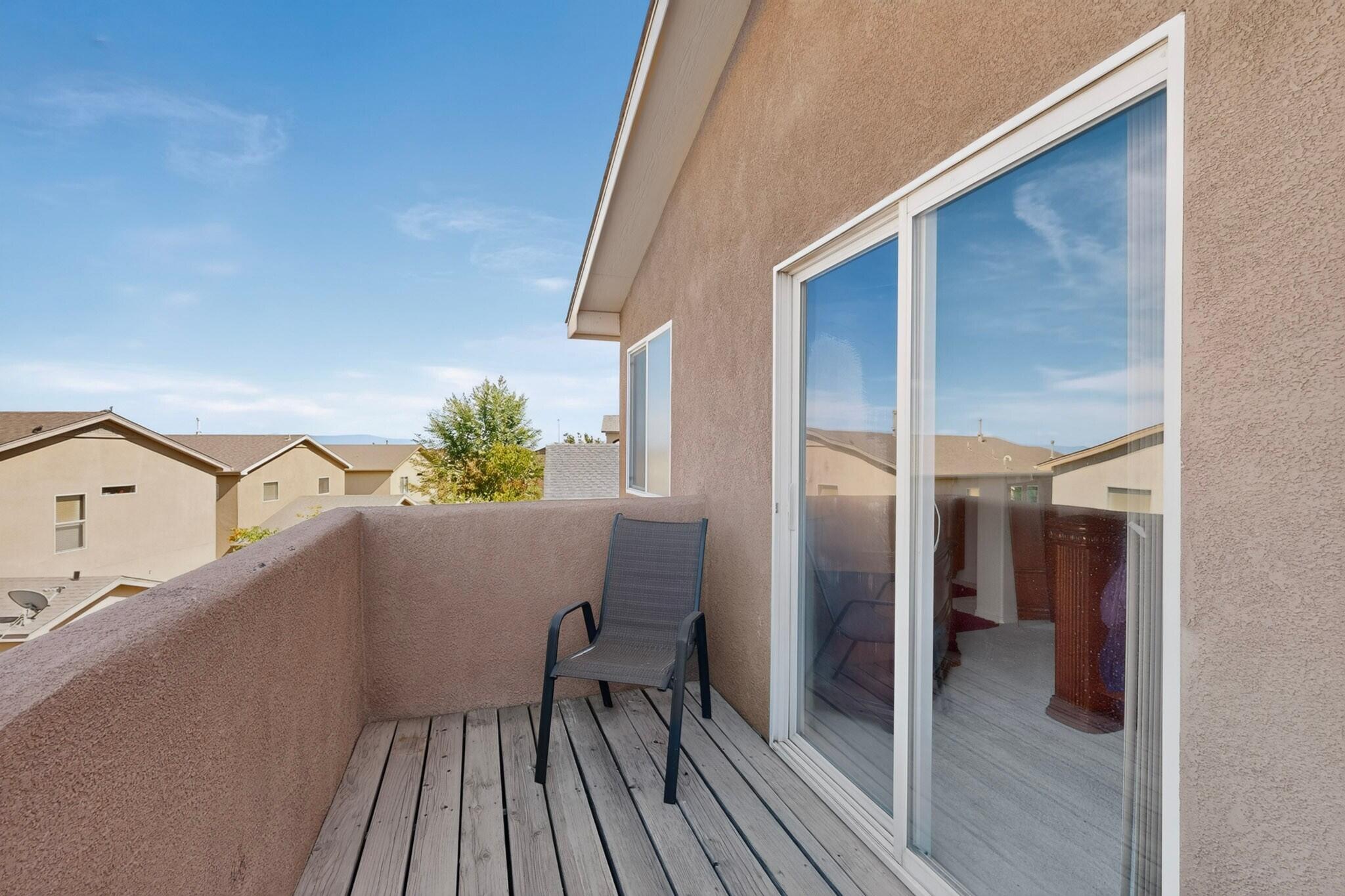 Photo 8 — 836 Serrano Pointe NW