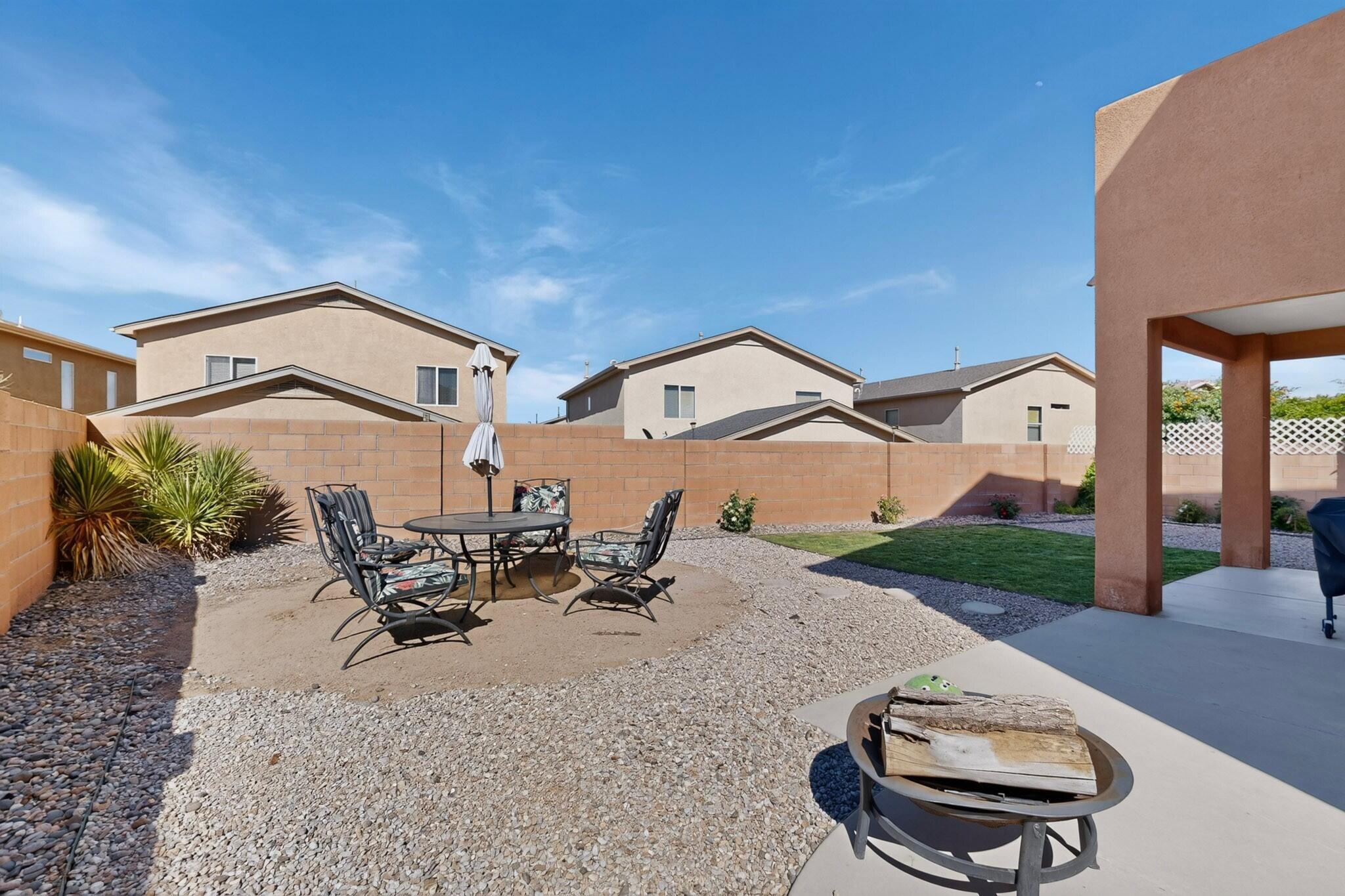 Photo 10 — 836 Serrano Pointe NW