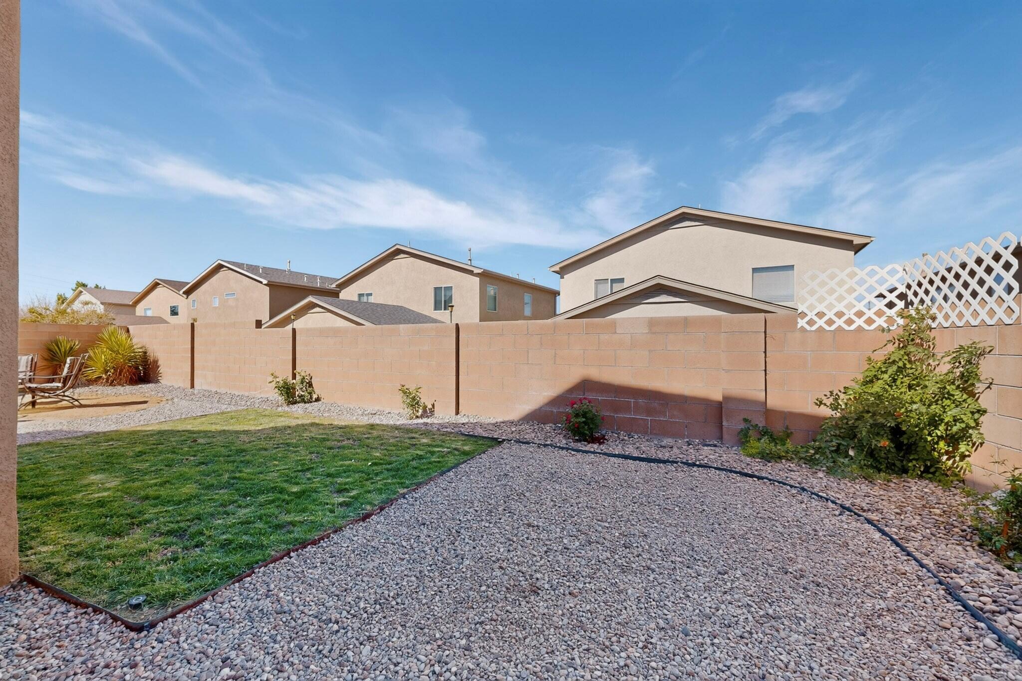 Photo 11 — 836 Serrano Pointe NW