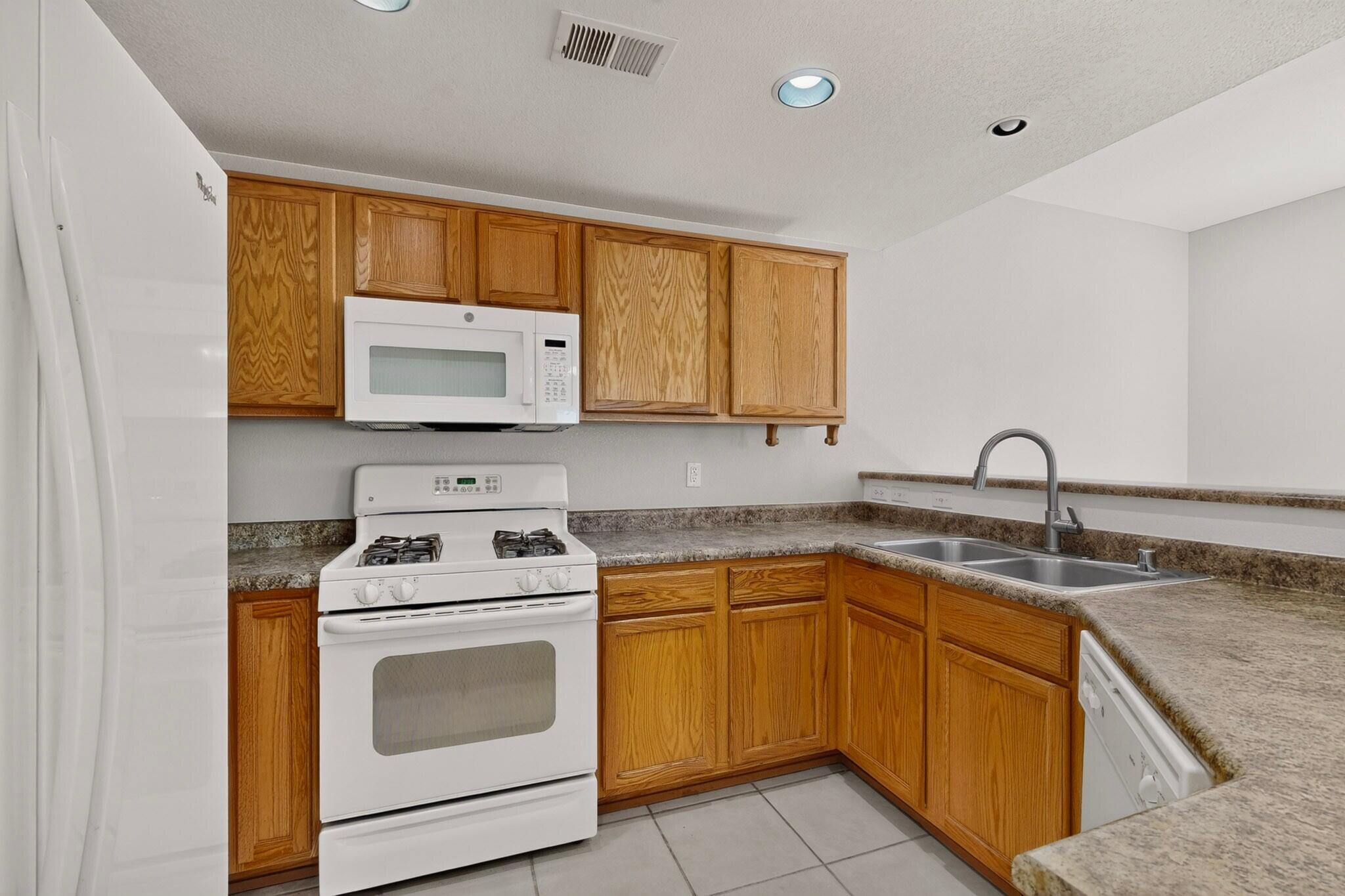 Photo 18 — 6800 Vista Del Norte Road NE 2922