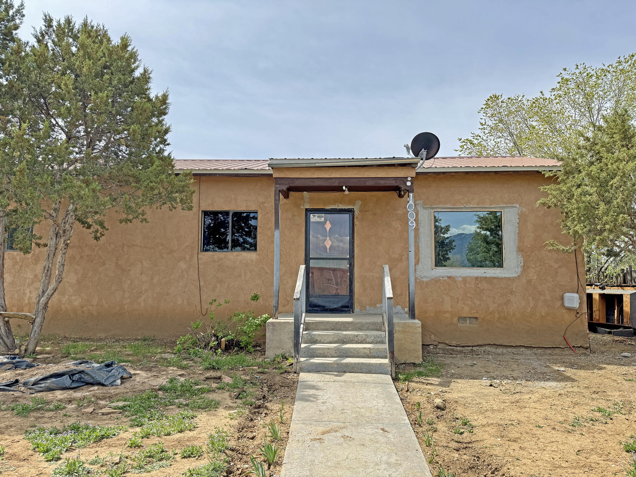 1009 Camino De La Serna, Taos, NM 87571