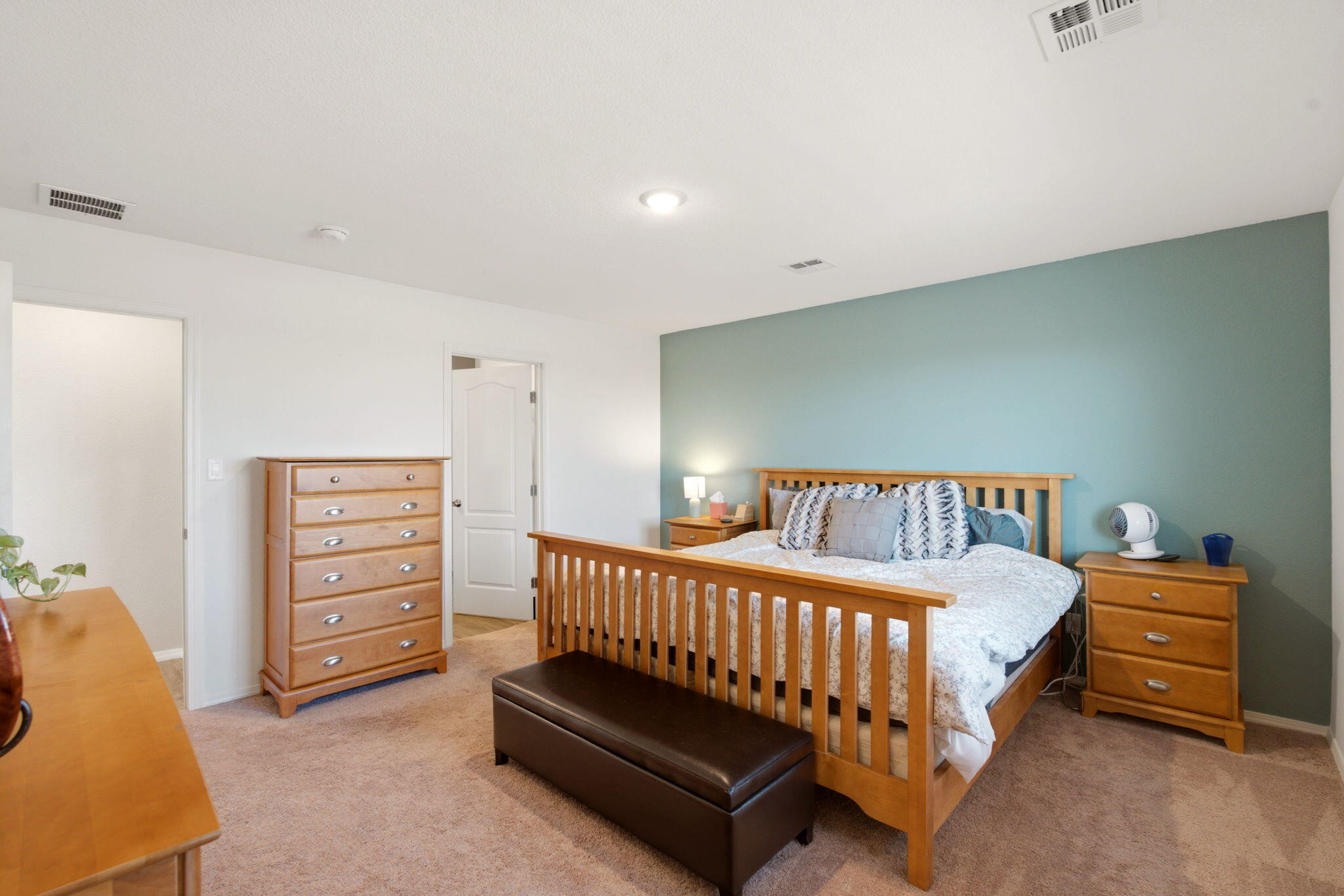 Photo 14 — 3852 Hernandez Street SW