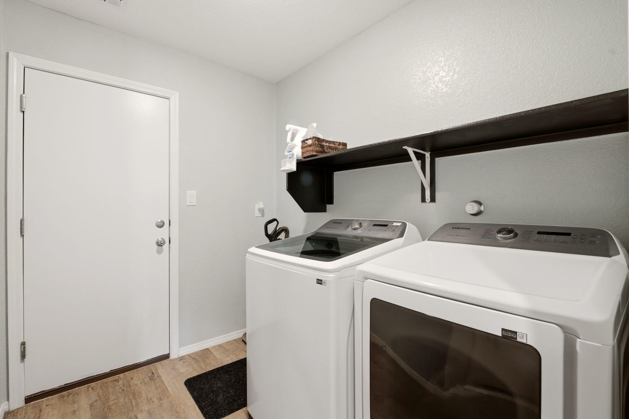 Photo 6 — 3852 Hernandez Street SW
