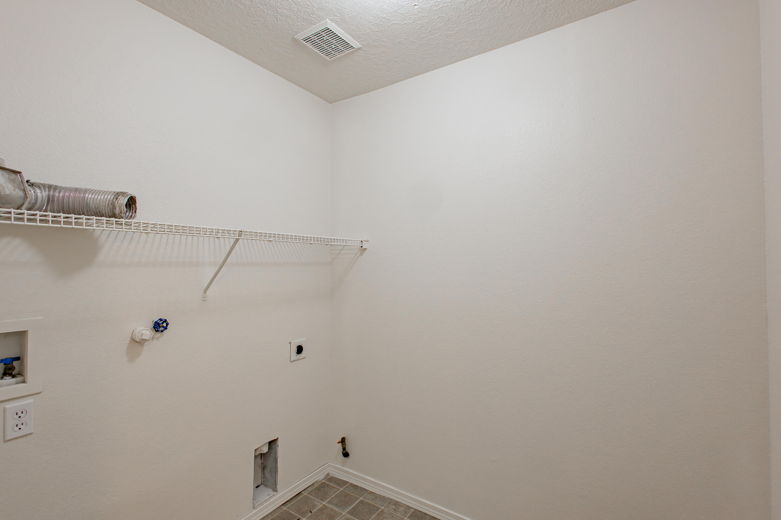 Photo 18 — 709 Noah Avenue SW