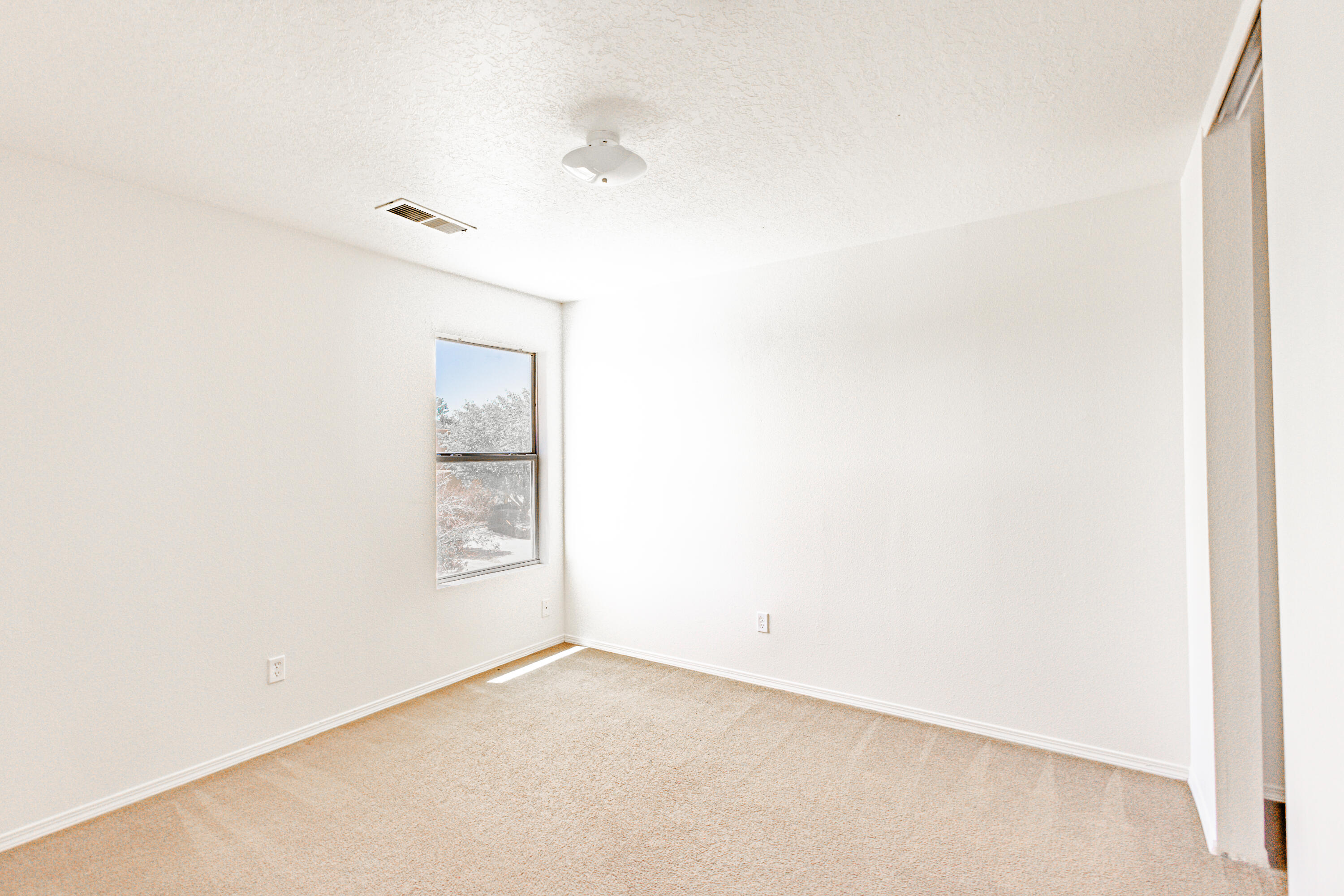 Photo 13 — 709 Noah Avenue SW