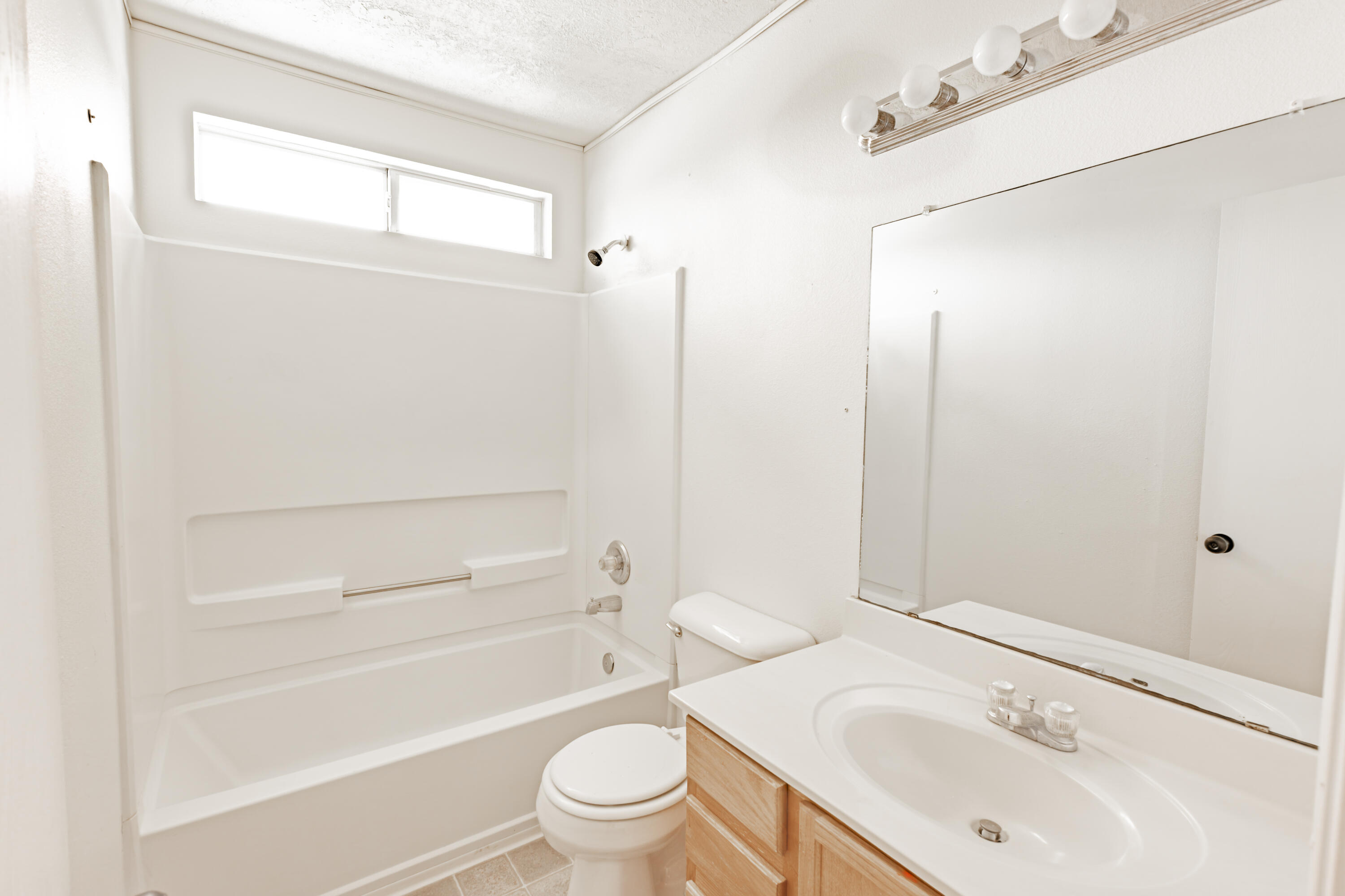 Photo 10 — 709 Noah Avenue SW