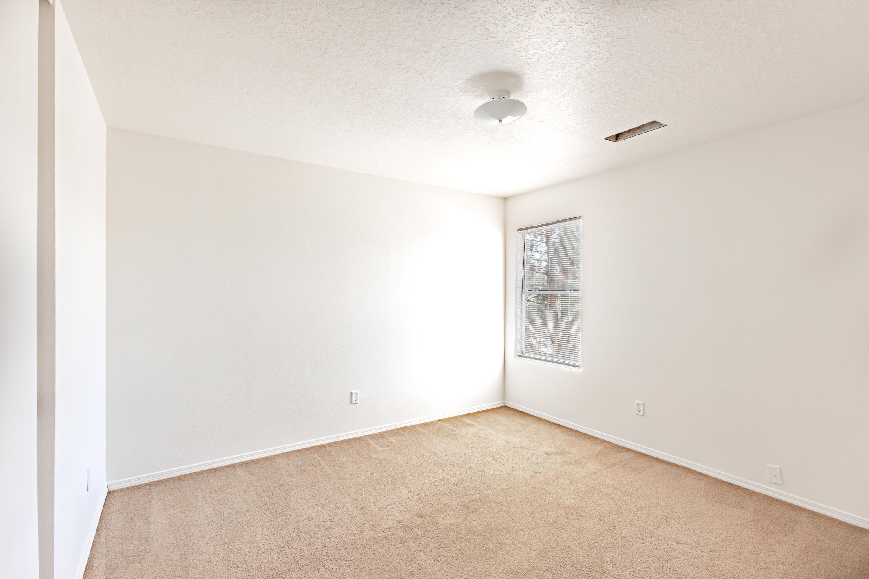 Photo 9 — 709 Noah Avenue SW