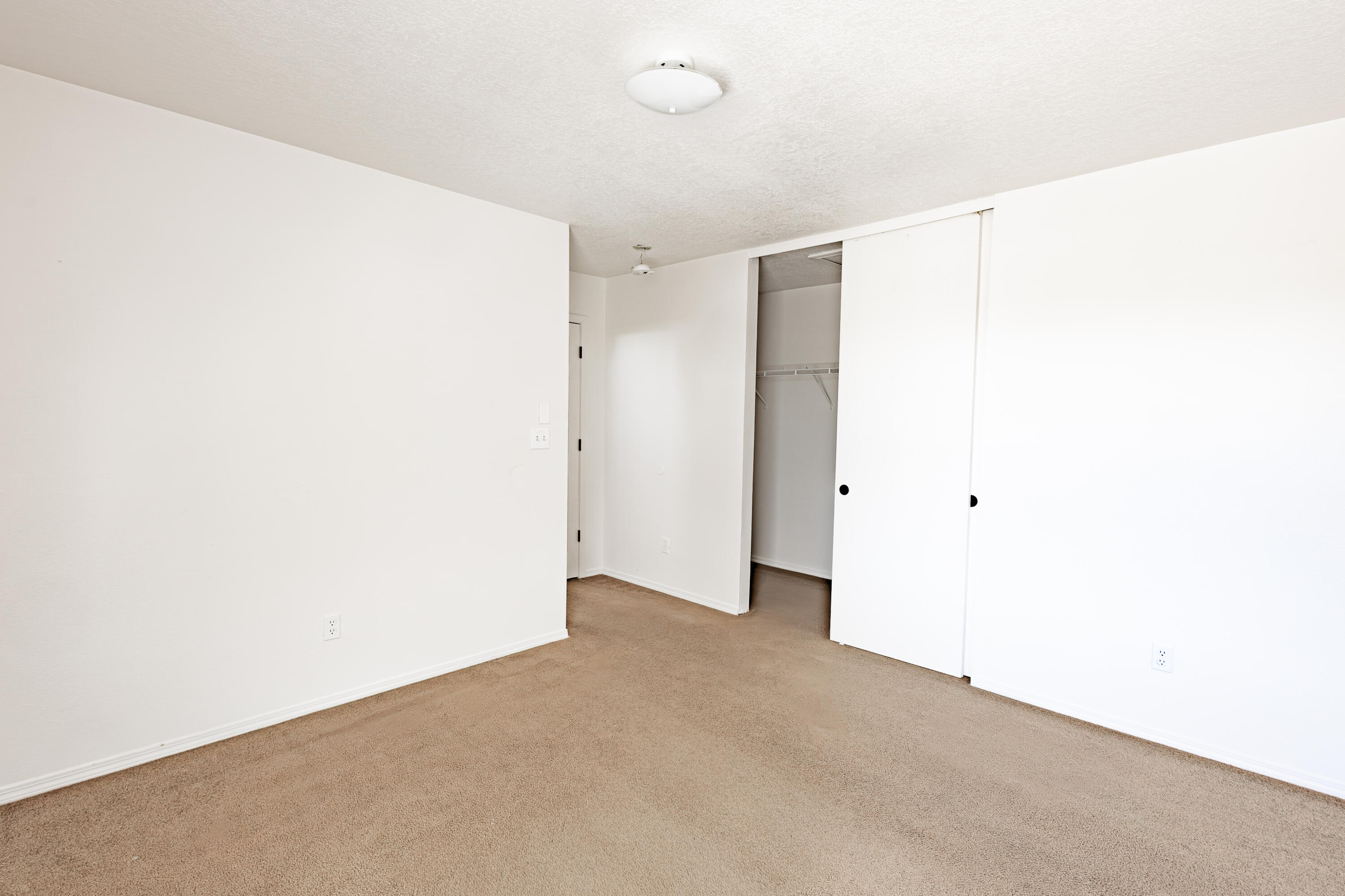 Photo 8 — 709 Noah Avenue SW