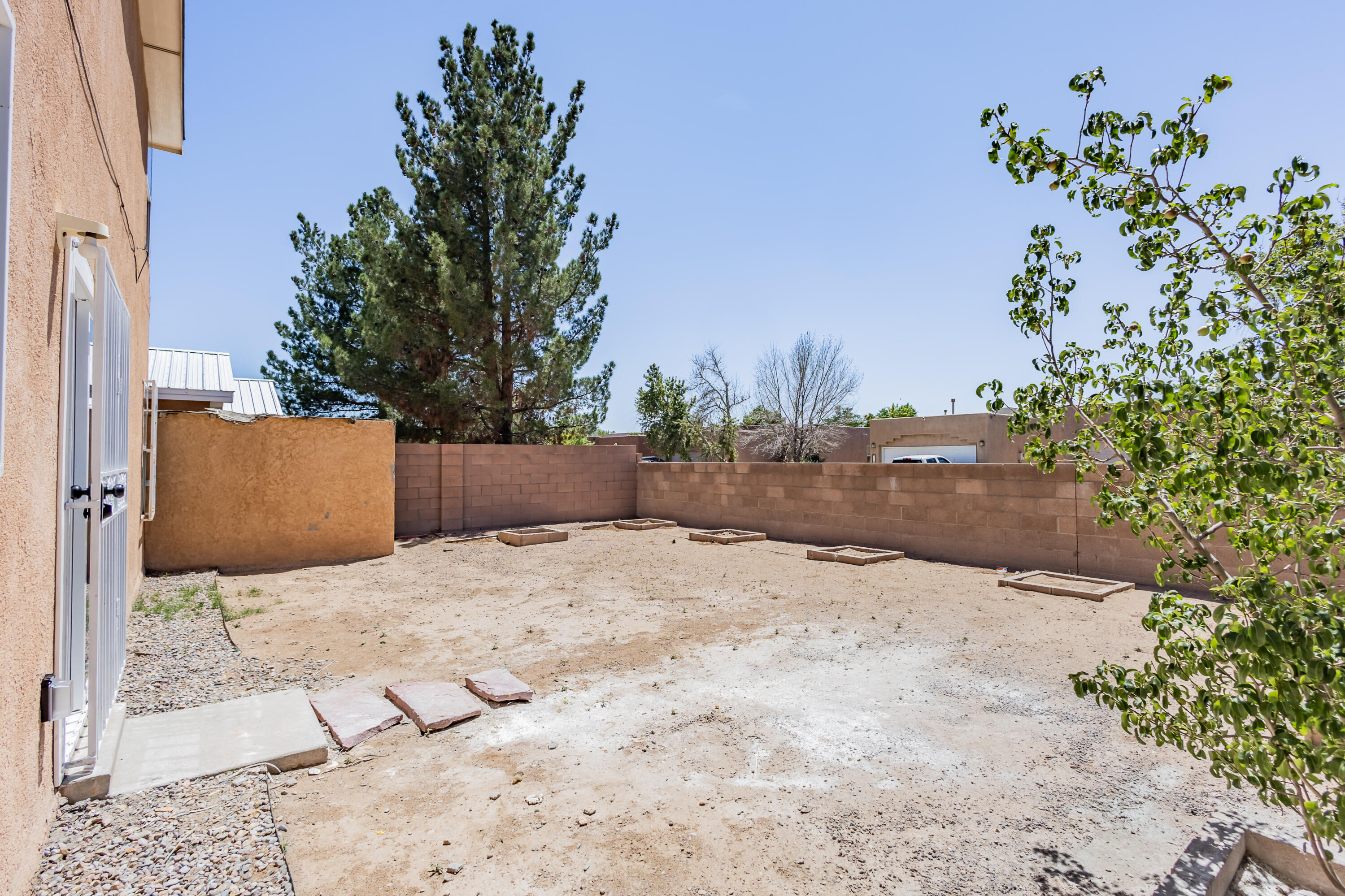 Photo 7 — 709 Noah Avenue SW