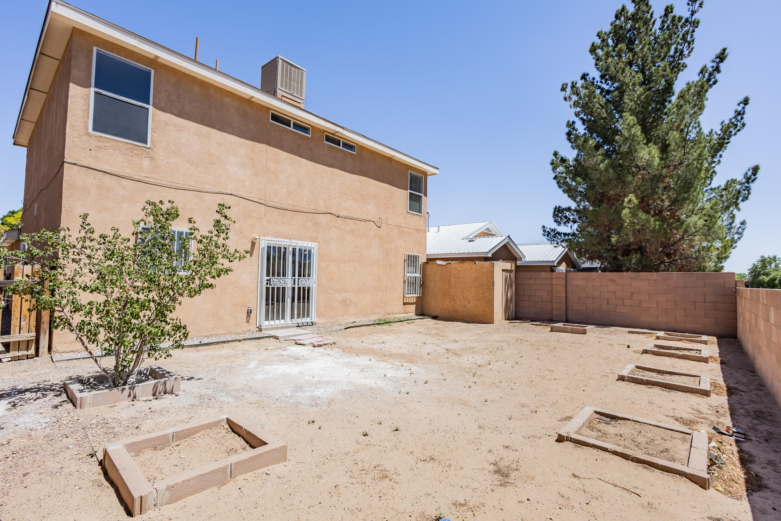 Photo 6 — 709 Noah Avenue SW
