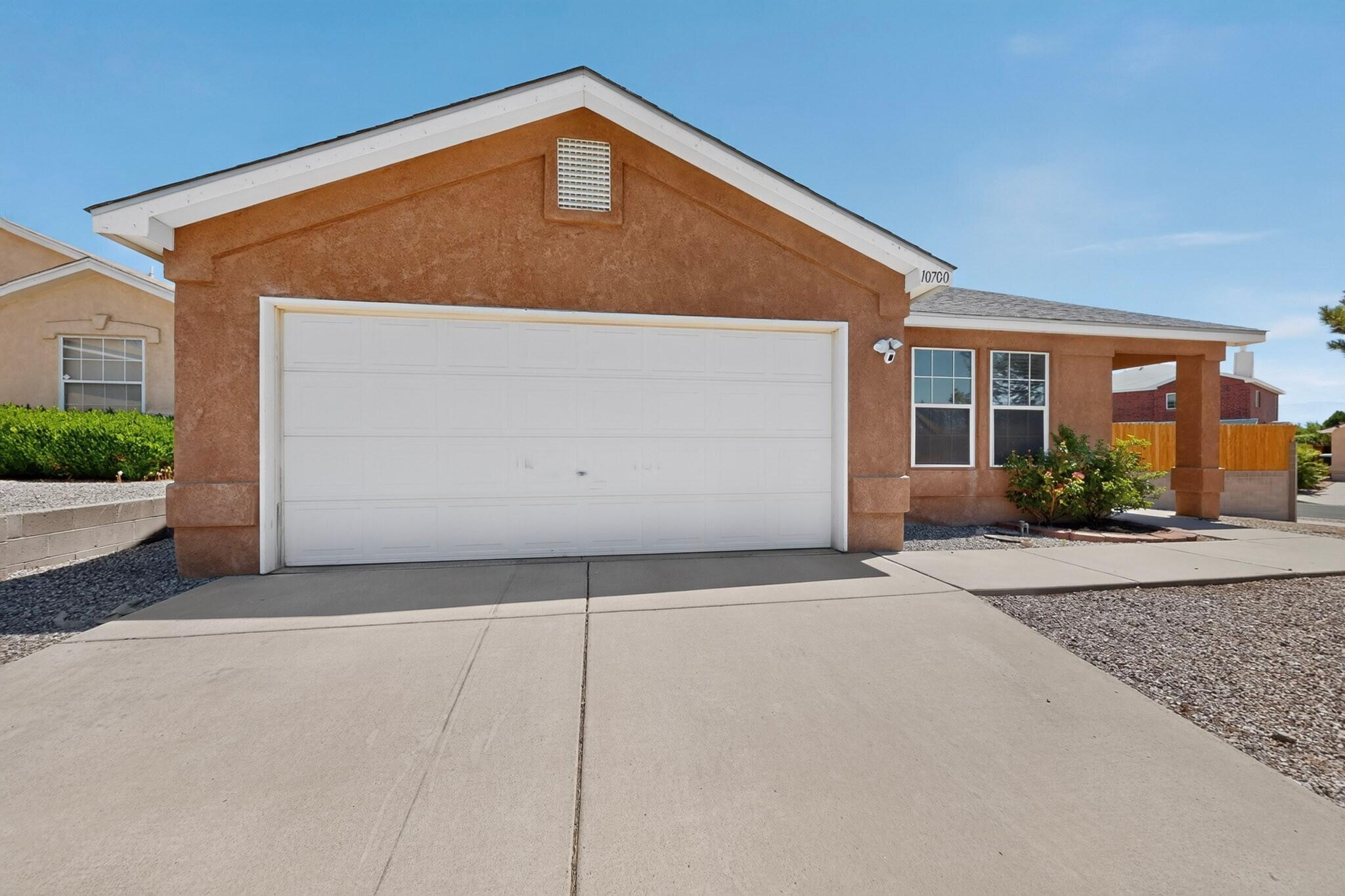 Photo 4 — 10700 Pinon Park Court NW