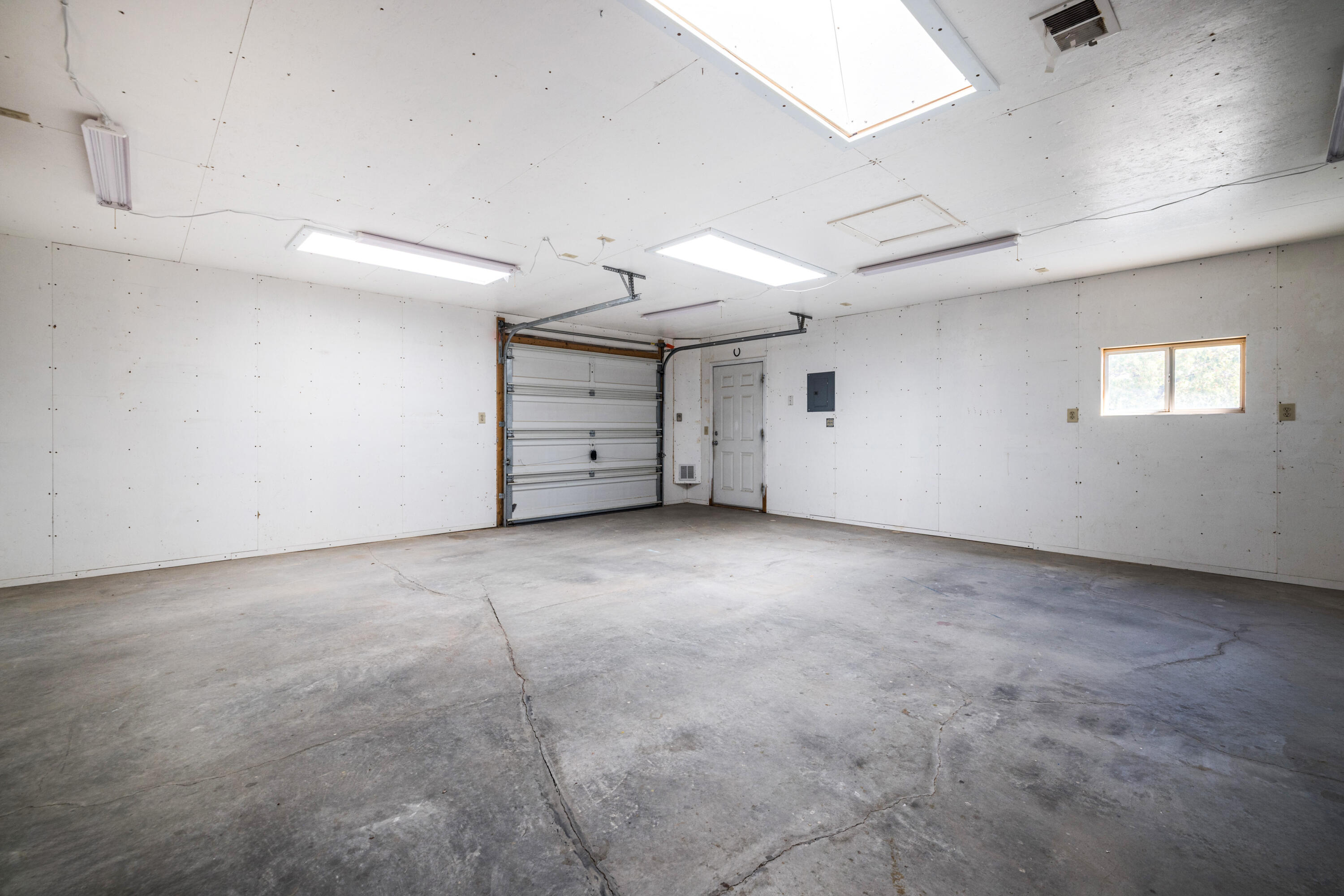 Photo 11 — 308 Prestige Way NE