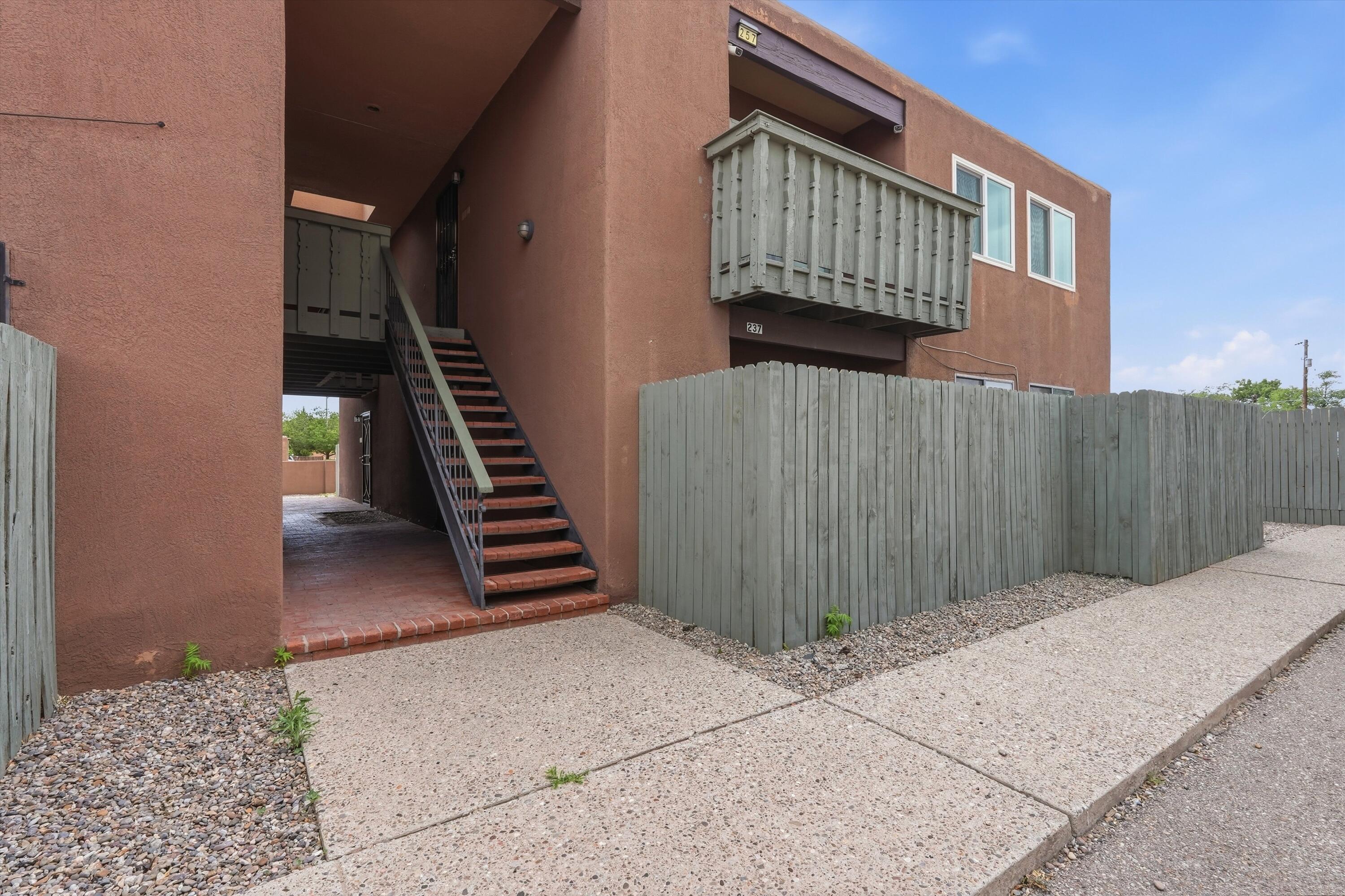 259 La Vida Nueva Del Oeste SW, Albuquerque, NM 87105
