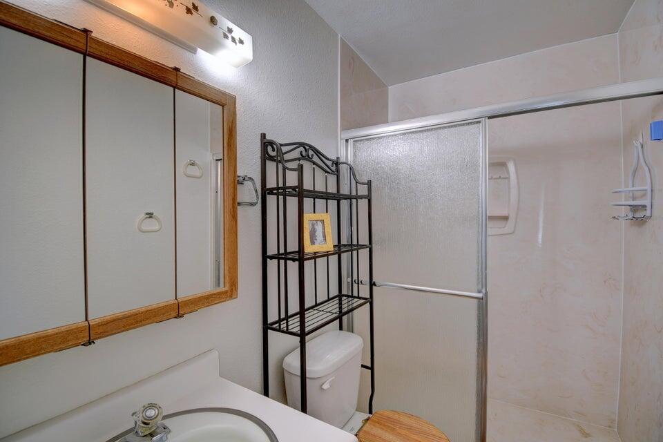 Photo 13 — 931 Country Club Drive SE J