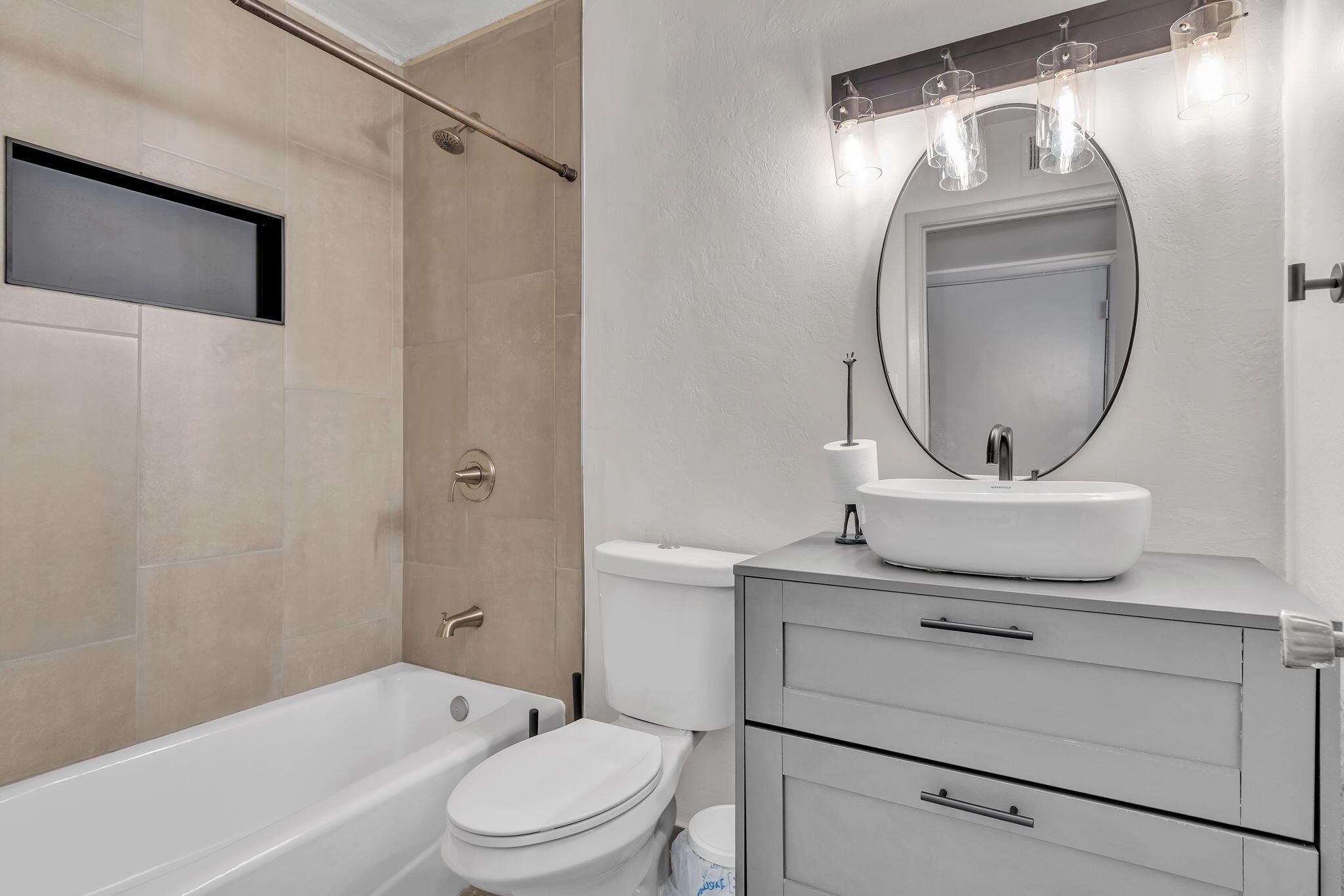 Photo 2 — 5909 Lora Court NW