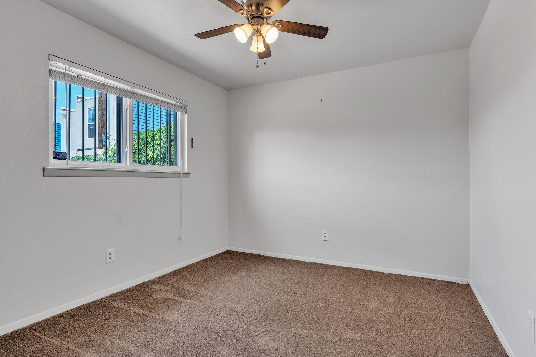 Photo 4 — 5909 Lora Court NW