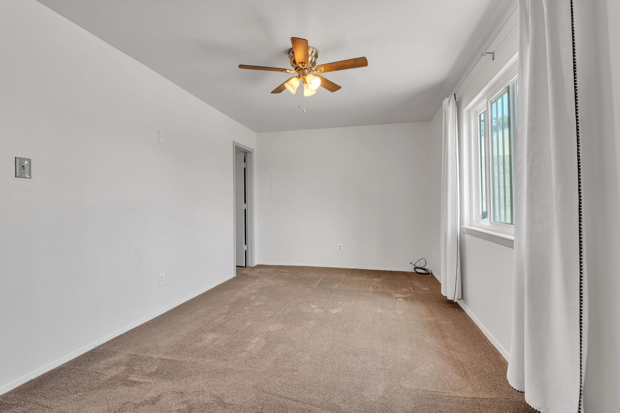 Photo 7 — 5909 Lora Court NW
