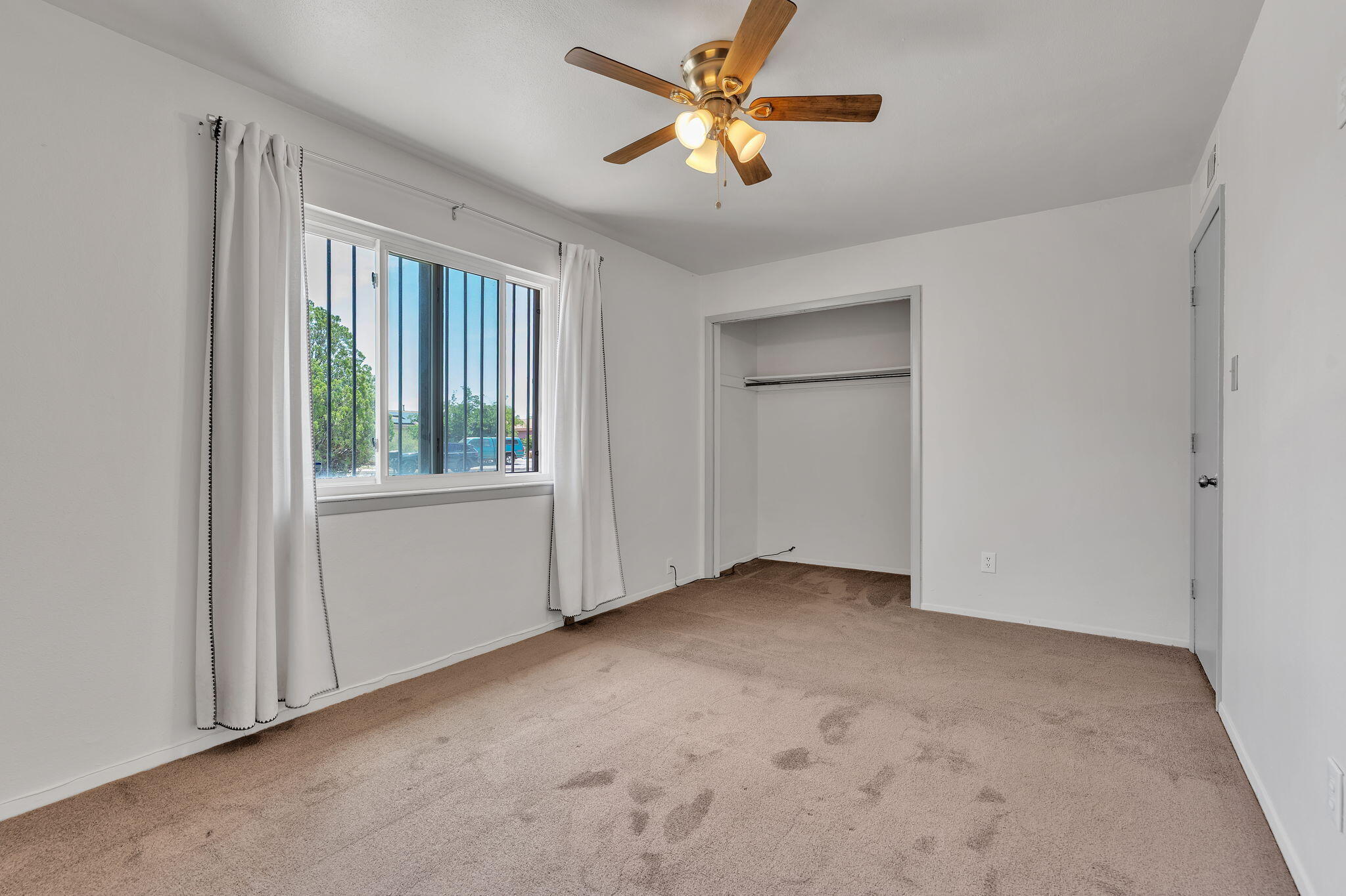 Photo 9 — 5909 Lora Court NW