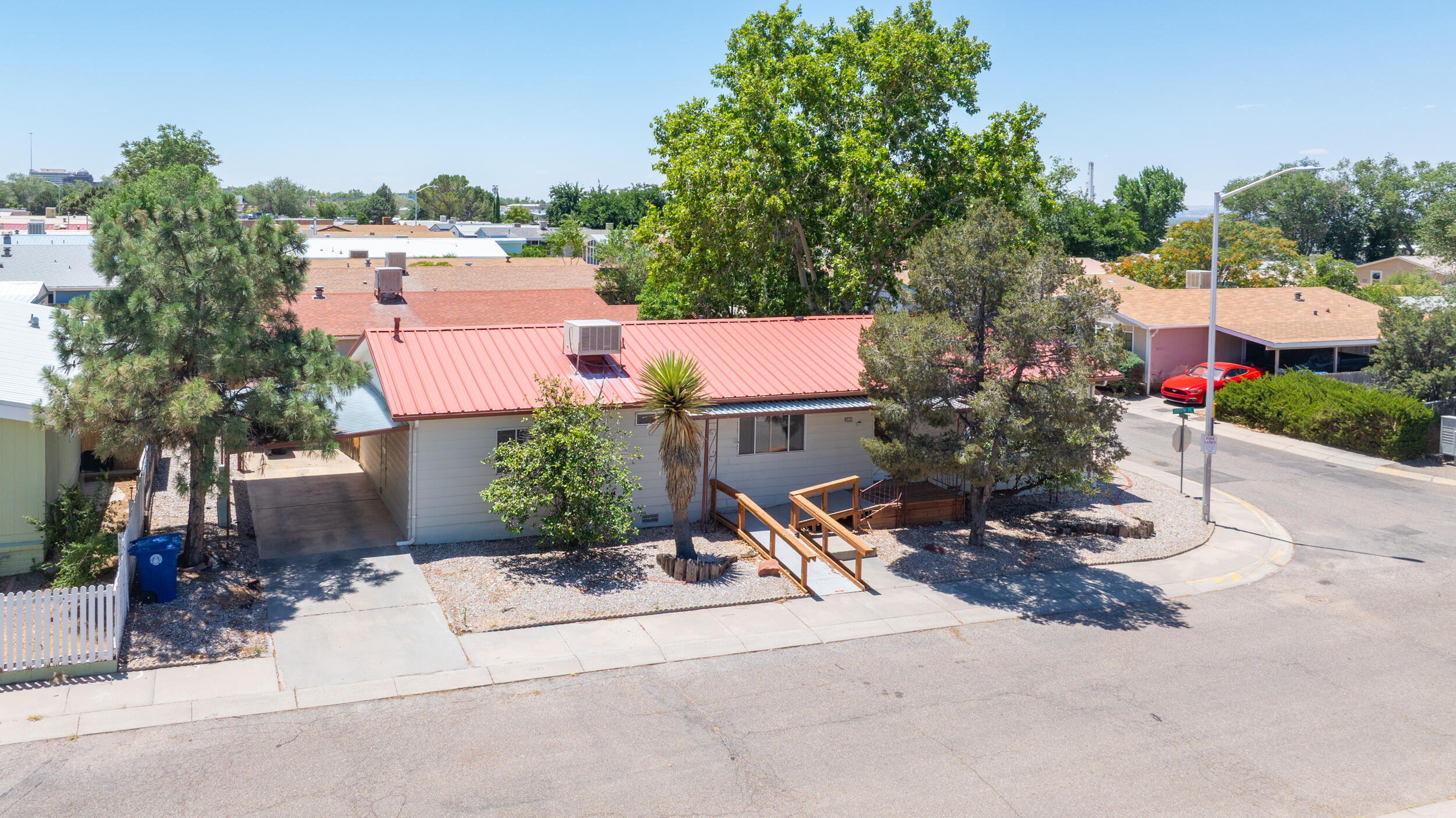 8532 Creek Street NE, Albuquerque, NM 87113