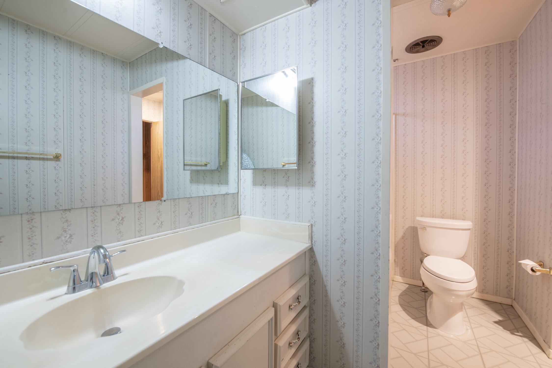 Photo 2 — 8532 Creek Street NE