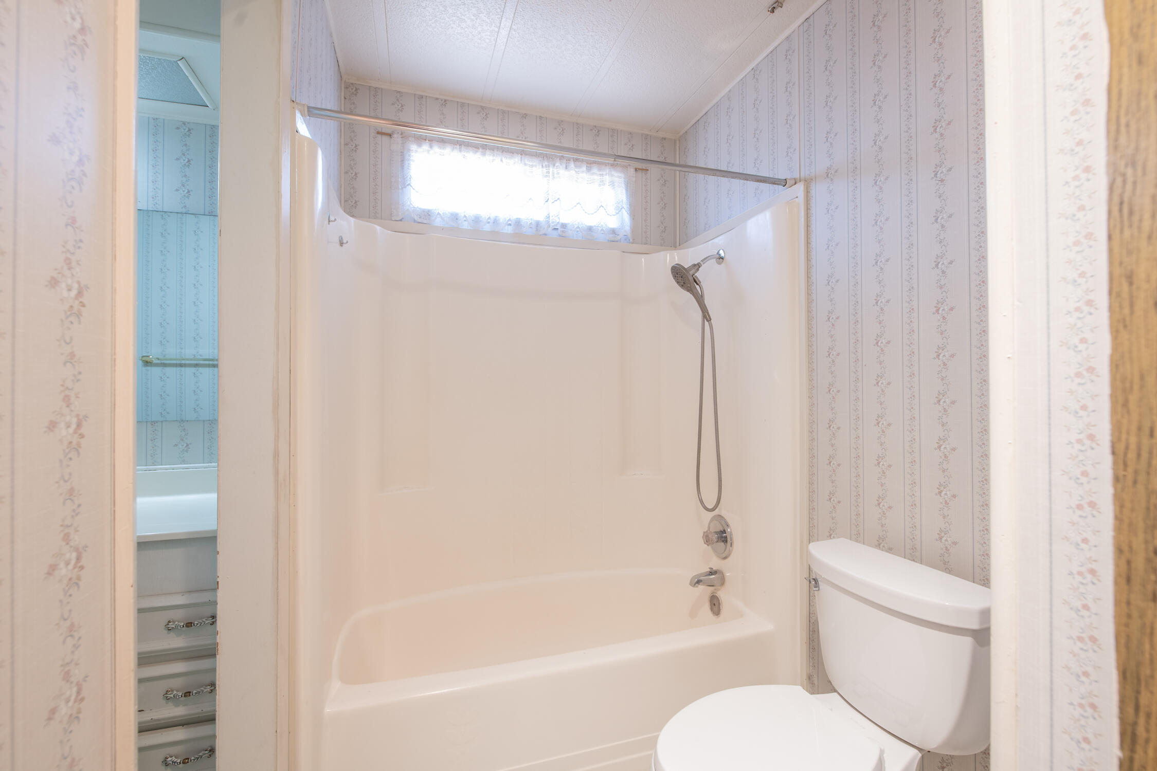 Photo 3 — 8532 Creek Street NE