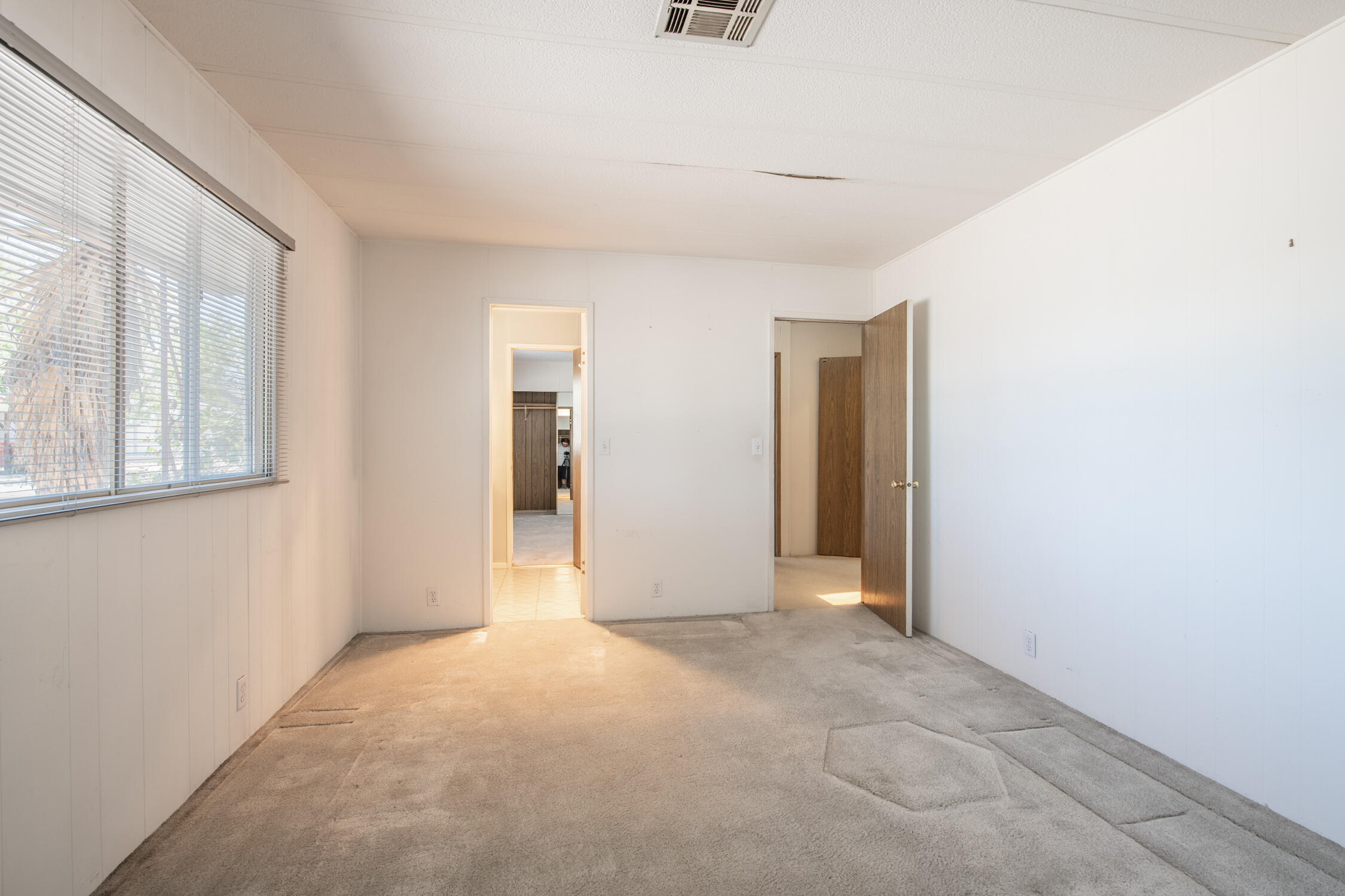 Photo 5 — 8532 Creek Street NE