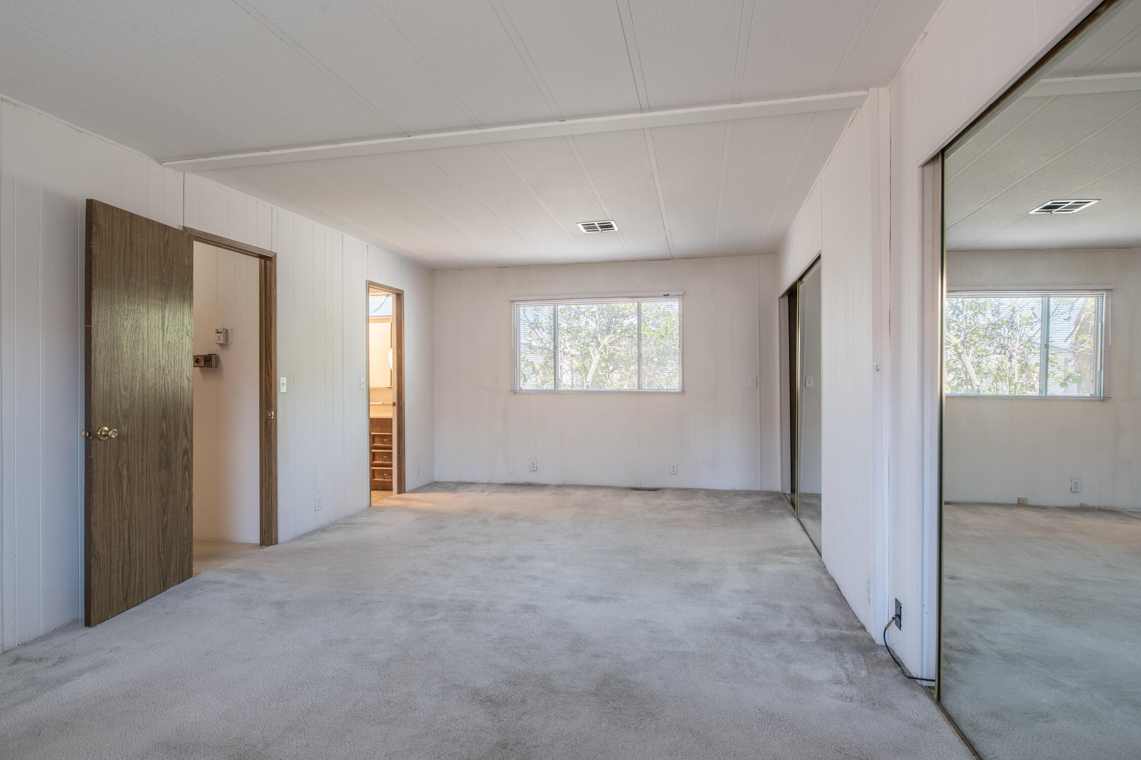 Photo 6 — 8532 Creek Street NE