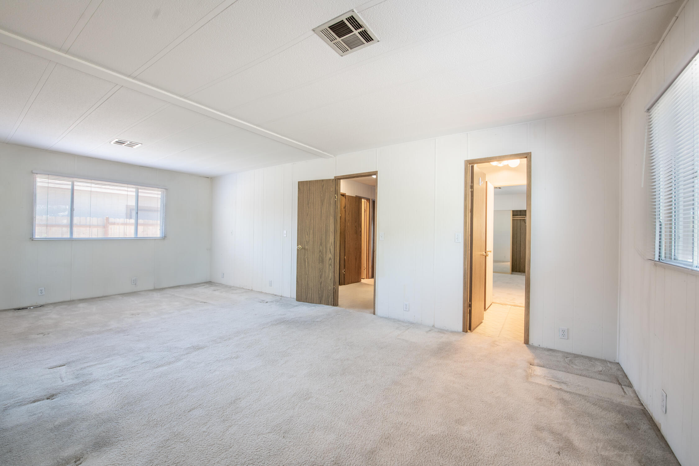 Photo 7 — 8532 Creek Street NE