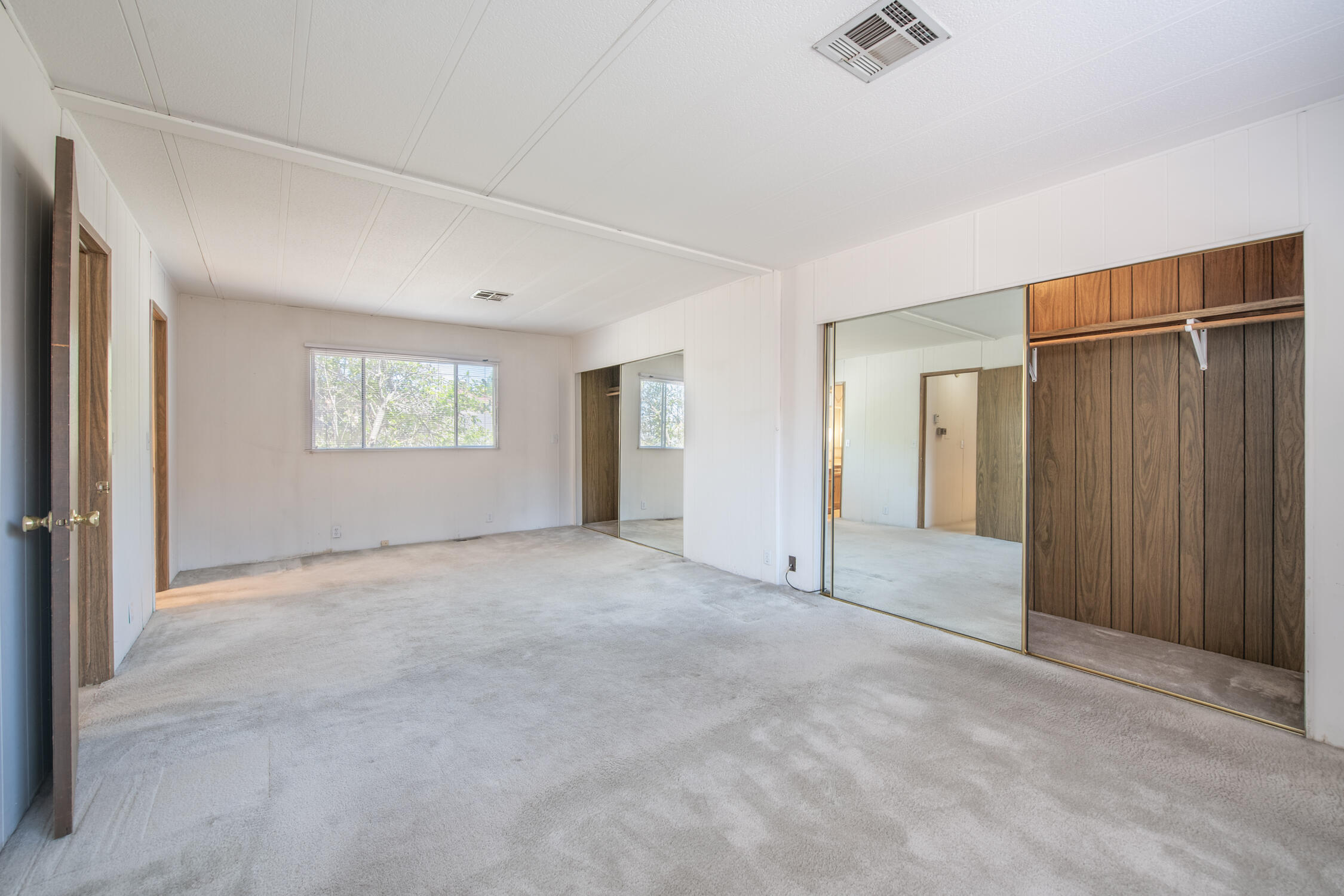 Photo 13 — 8532 Creek Street NE