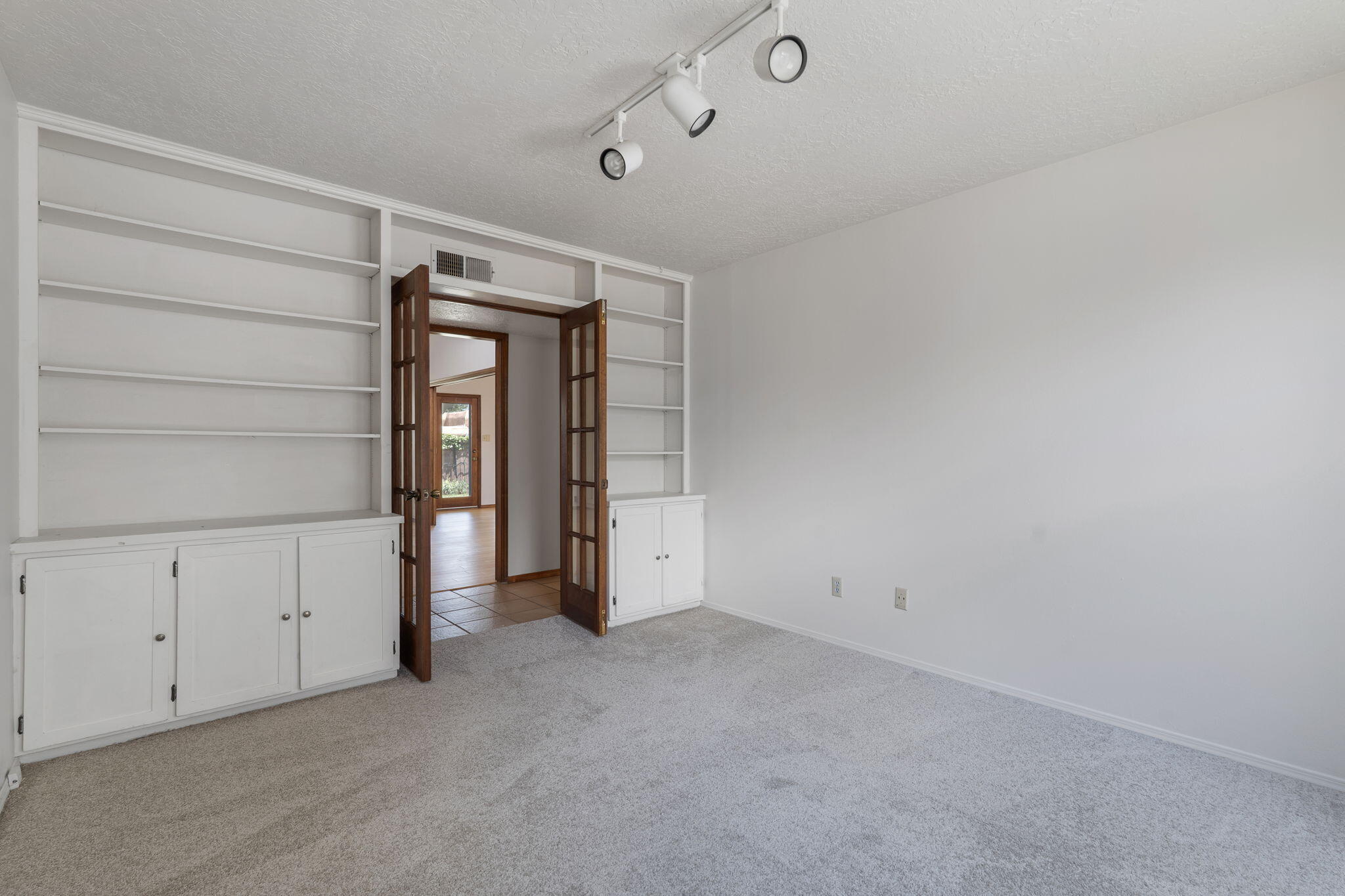 Photo 9 — 9909 Fostoria Road NE