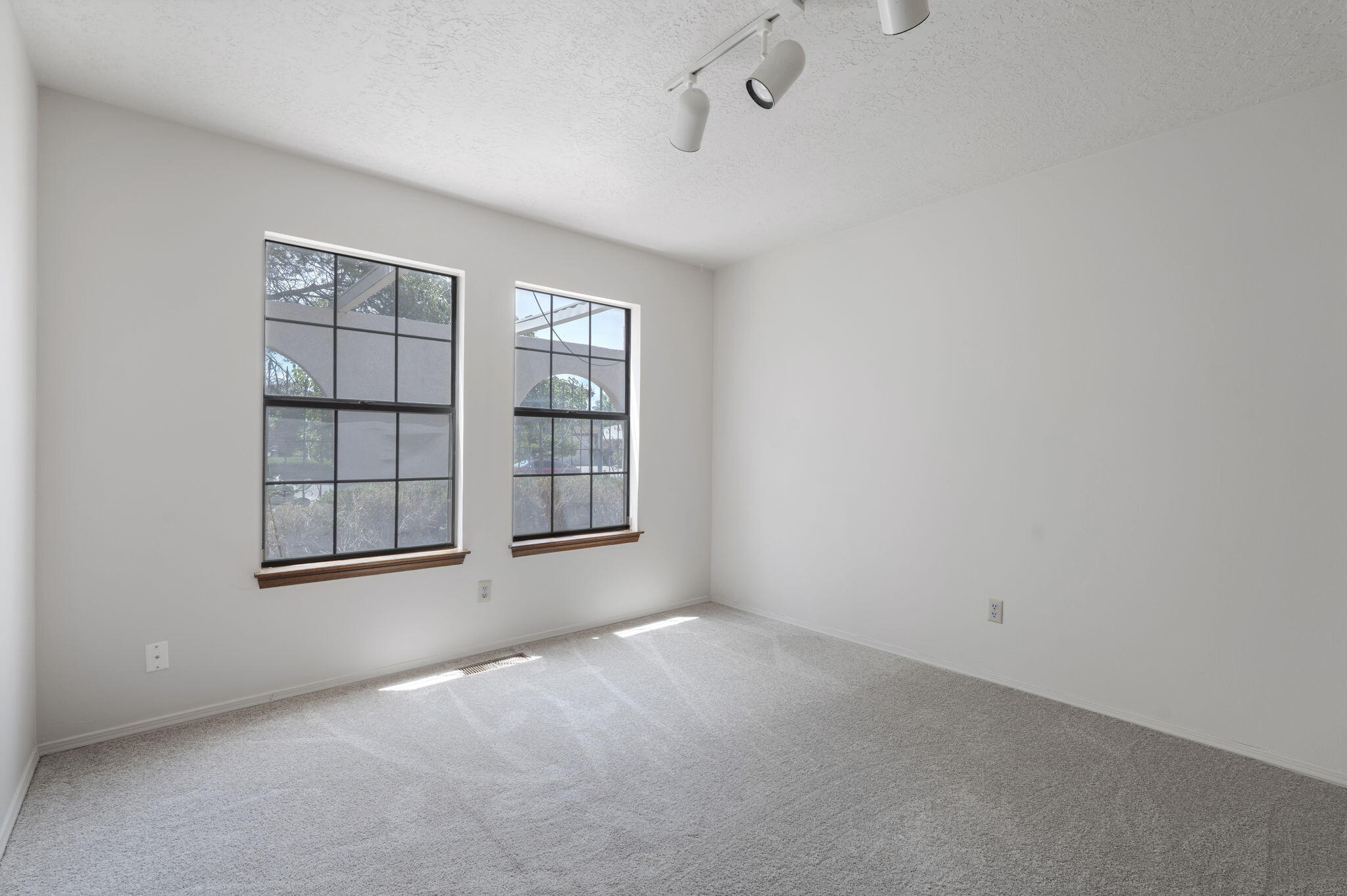 Photo 10 — 9909 Fostoria Road NE
