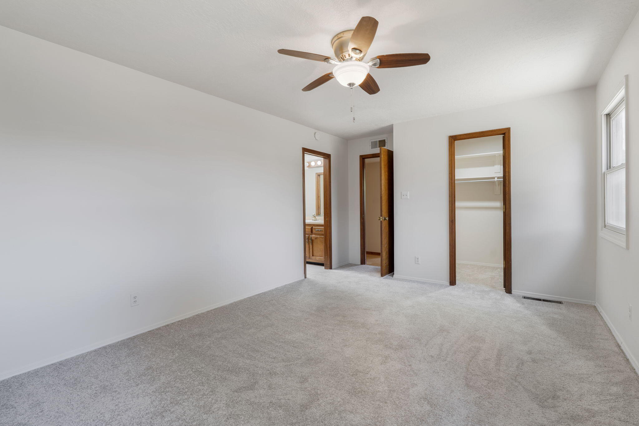 Photo 12 — 9909 Fostoria Road NE