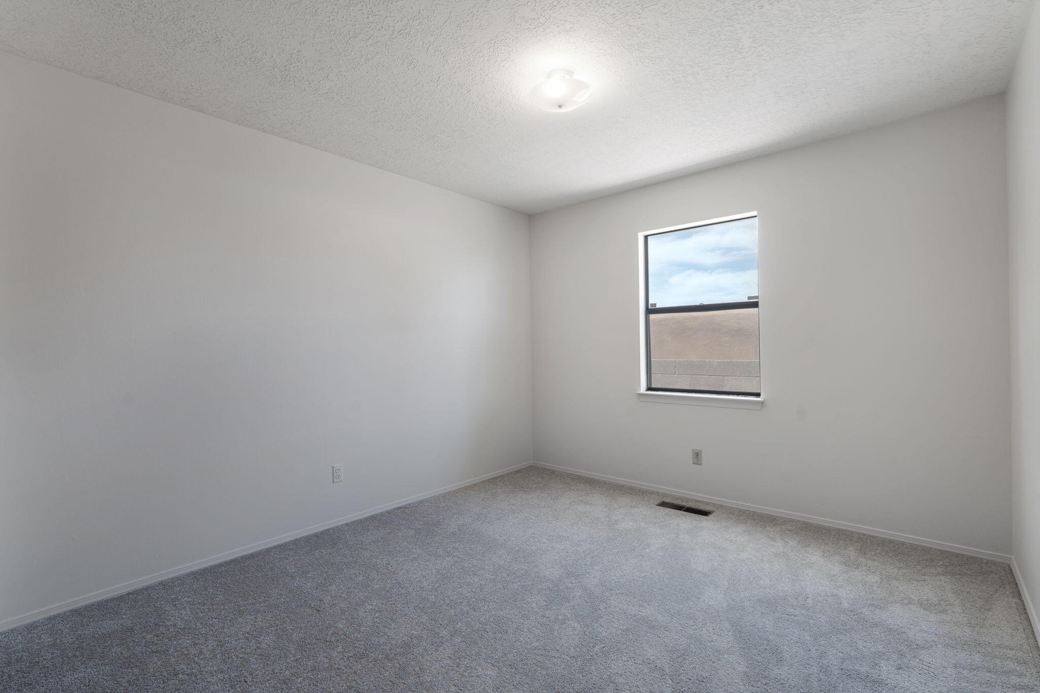 Photo 15 — 9909 Fostoria Road NE