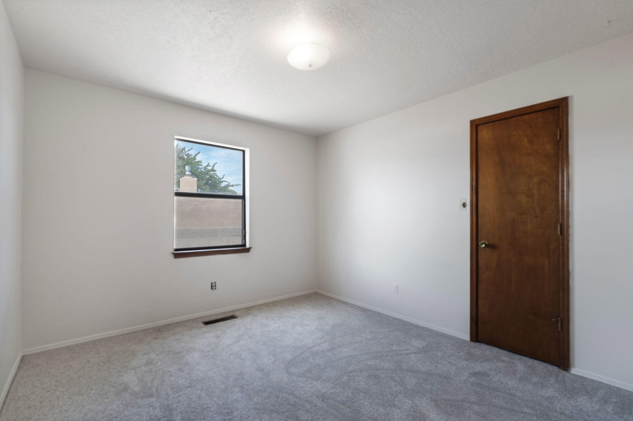 Photo 17 — 9909 Fostoria Road NE