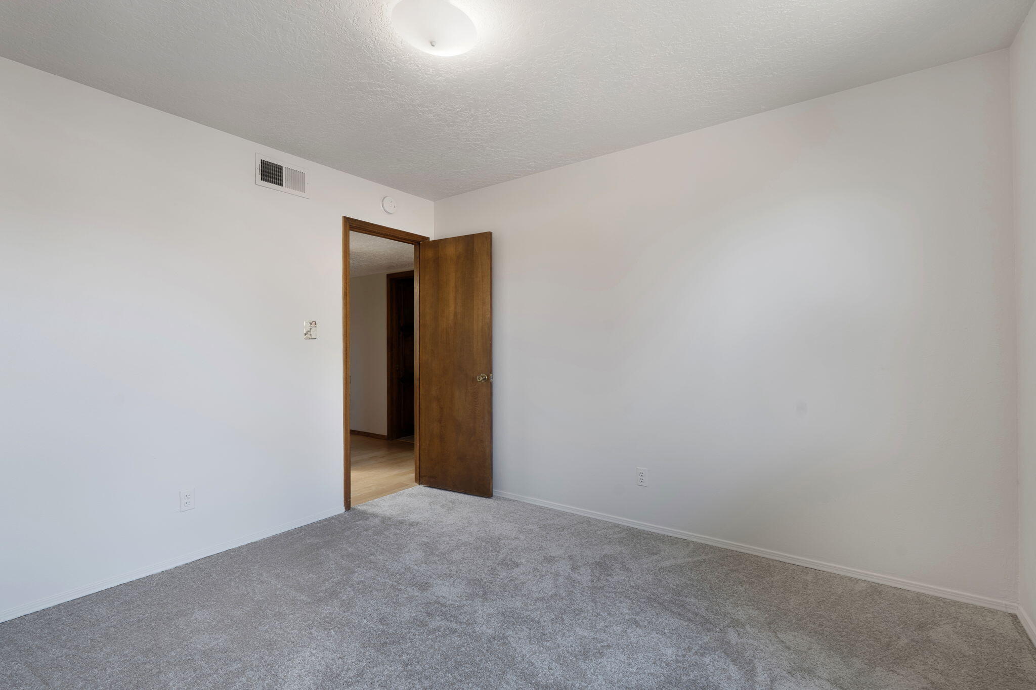 Photo 18 — 9909 Fostoria Road NE
